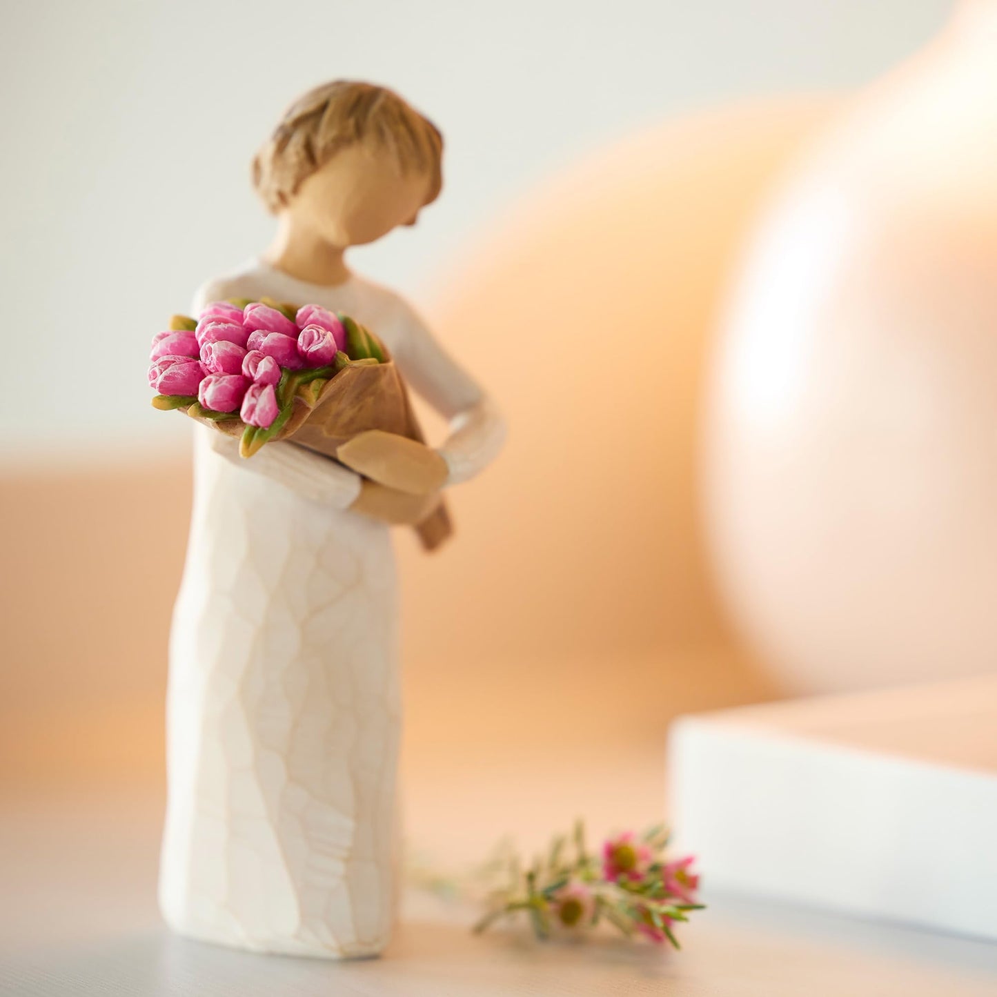 Willow Tree Bright Hope, Bold Confidence and Bright Hopes for You Expression of Support for Those Needing Hope and Encouragement, Sculpted Hand-Painted Figurine