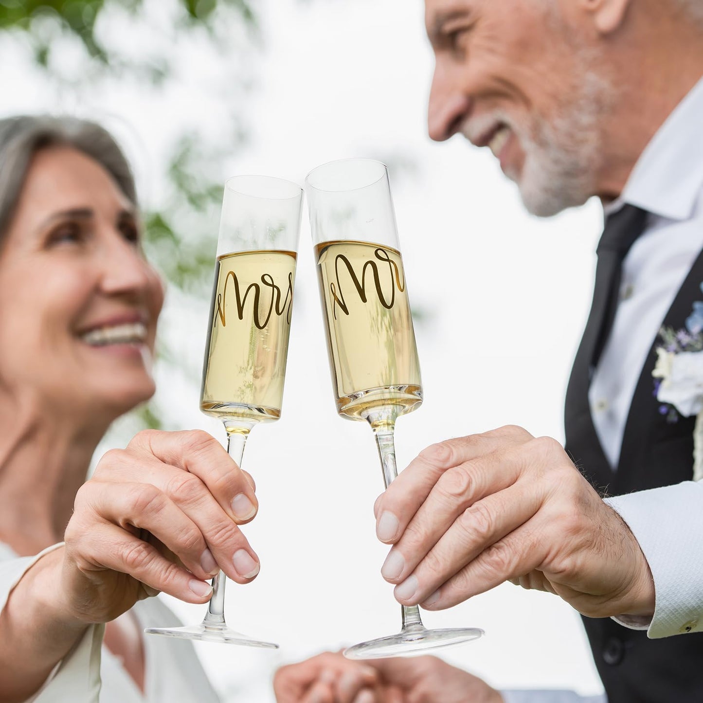 AW BRIDAL Mr and Mrs Champagne Flutes Set of 2, Engagement Gift for Couples and Newlyweds, Bridal Shower Gifts for Bride to Be, Wedding Anniversary Toasting Glasses Set with Wooden Box