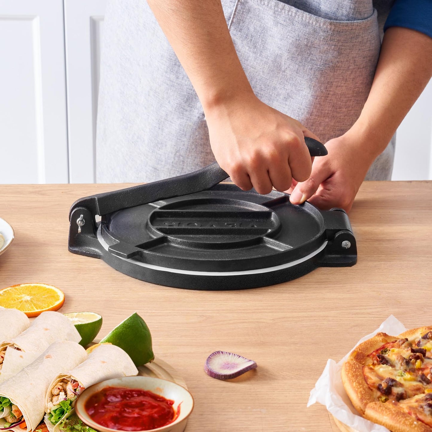 VEVOR Tortilla Press, 10 Inch Tortilla and Roti Maker, Cast Iron Heavy Duty Tortilladora Press, Pre-Seasoned Pataconera with 100 Pcs Parchment Paper, Dough Maker for Flour Tortilla, Tawa