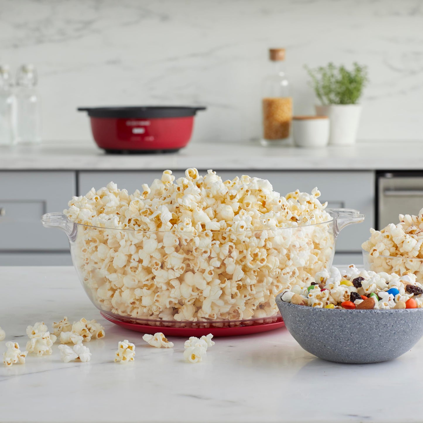 West Bend Stir Crazy Hot Oil Popcorn Popper, Popcorn Maker Machine with Large Serving Bowl Lid and Stirring Rod, 6-Qt., Red