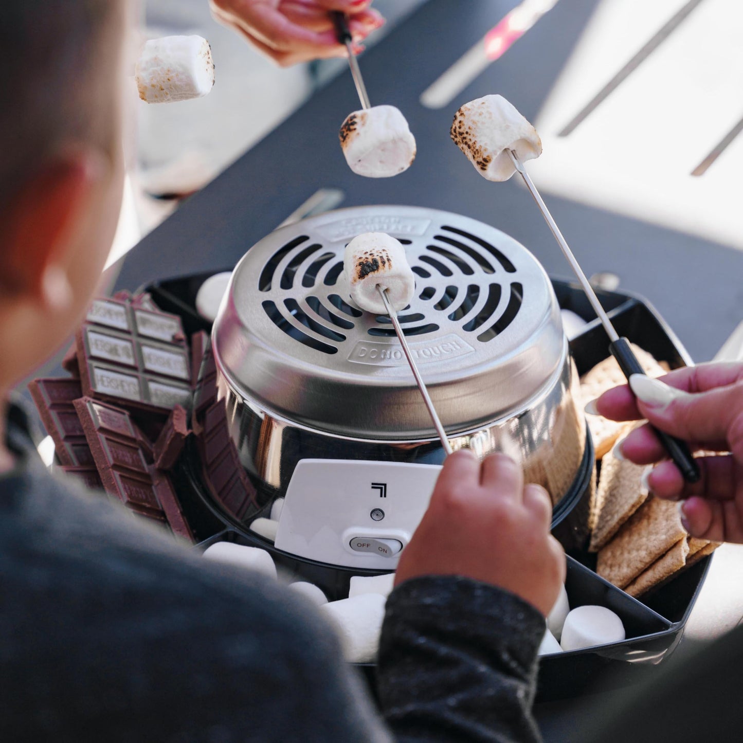 Sharper Image Electric S’mores Maker – 6 Marshmallow Roasting Sticks & Serving Tray Station| Indoor Smores Kit| Kids & Family Party Activity| Kitchen Gadget| Movie Night, Sleepover, Housewarming Gift