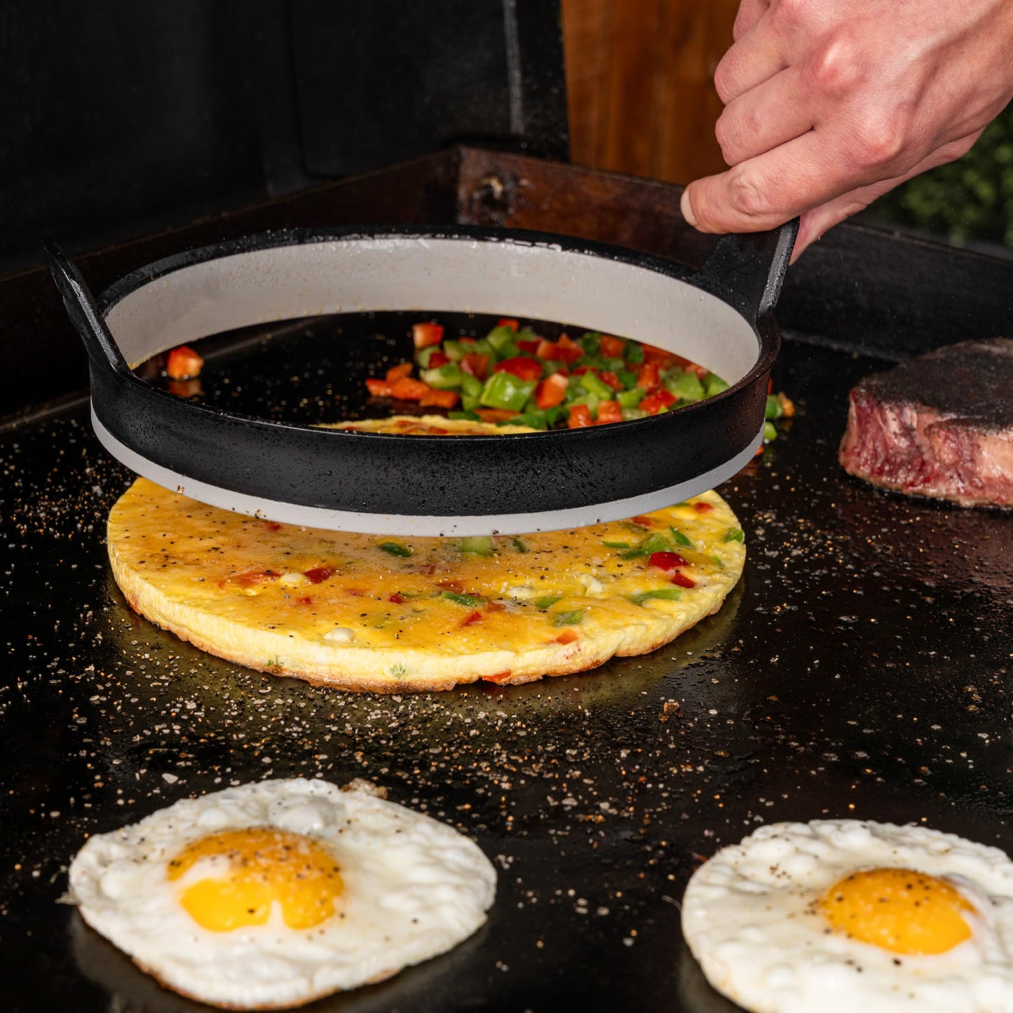 Blackstone Egg & Omelet Ring Kit (7 Piece Set) – Non Stick Silicone Egg & Omelette Cooker Mold for Pancake, Patties & English Muffin – Round Egg Cooking Shaper–Griddle Accessories for Breakfast - 5515