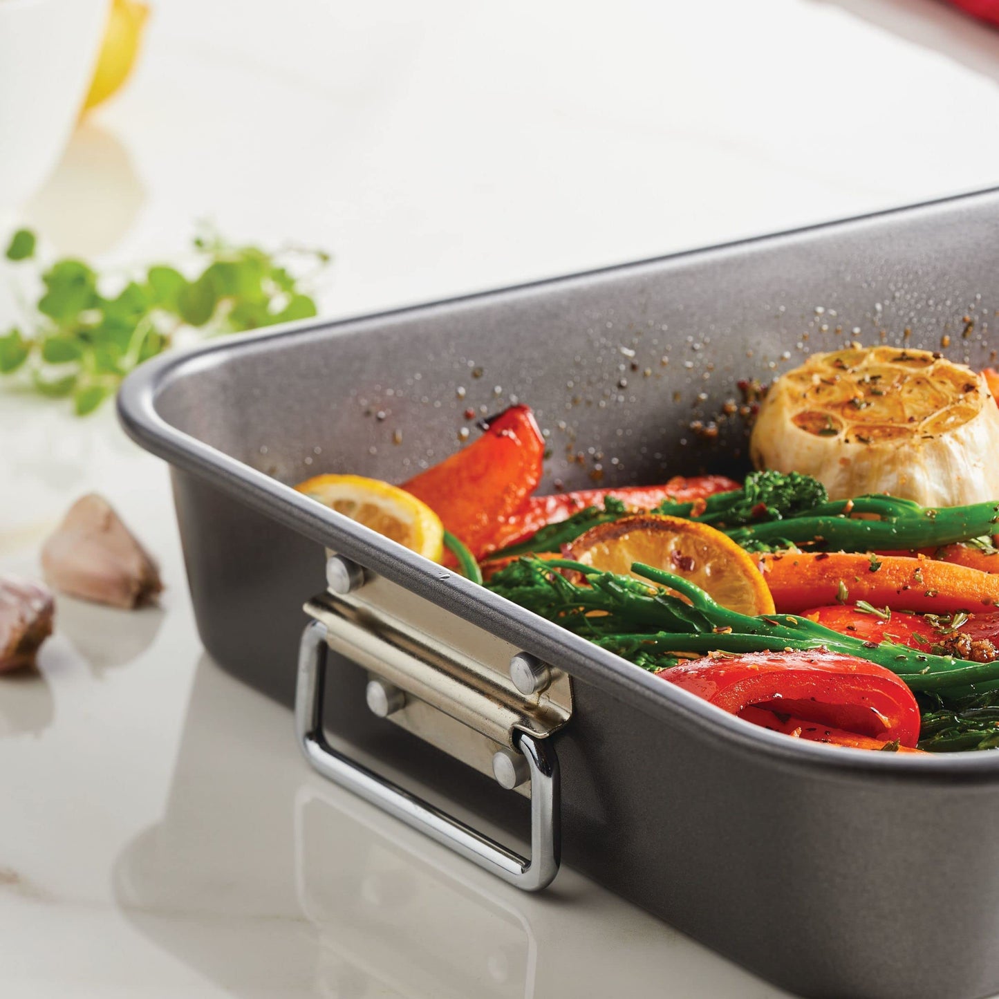 Farberware Bakeware Nonstick Roaster with Flat Rack, Roasting Pan with Rack For Home Cooking, 11-Inch x 15-Inch, Gray