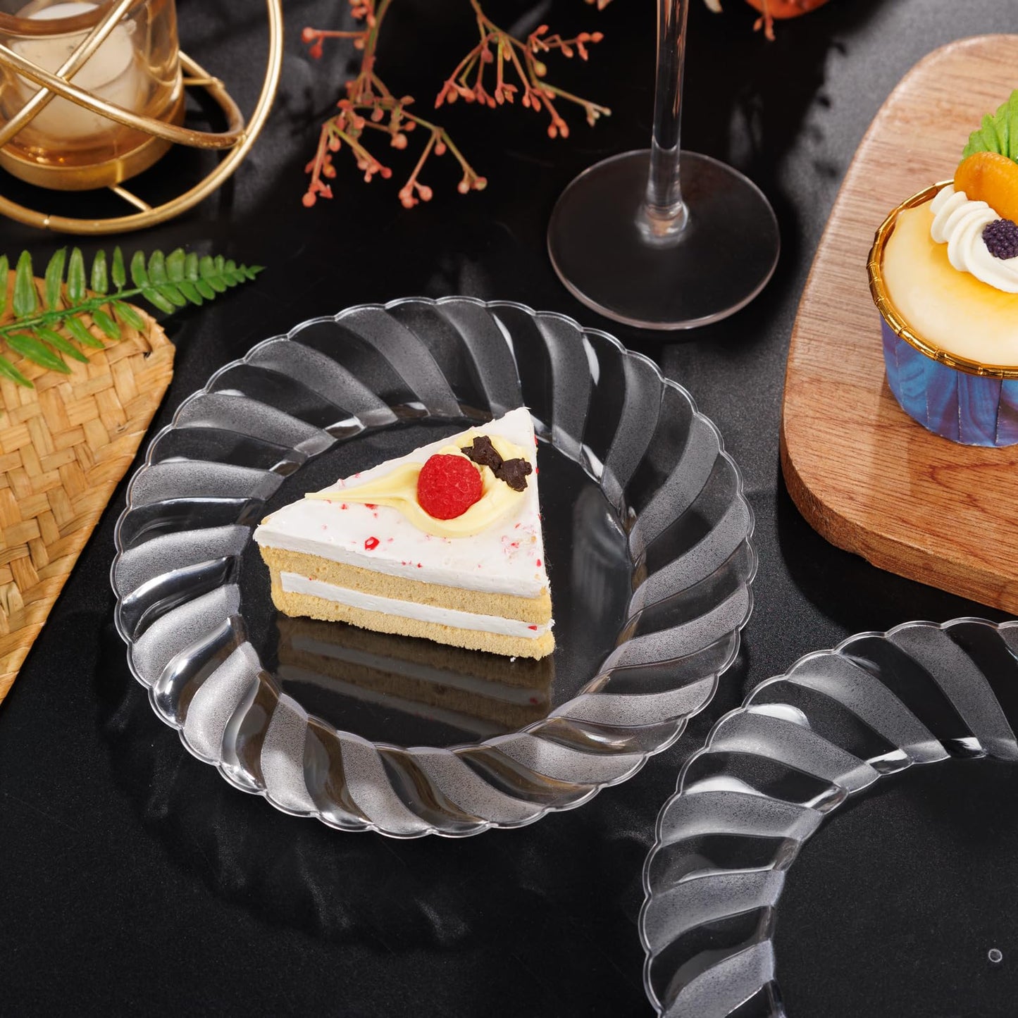 U-QE 100 Pieces Clear Plastic Plates-6 Inch Plastic Dessert Plates Disposable - Washable & Reusable - Premium Hard Clear Plates Fancy Disposable Heavy Duty Plastic Plates for Party,Weddings and Events