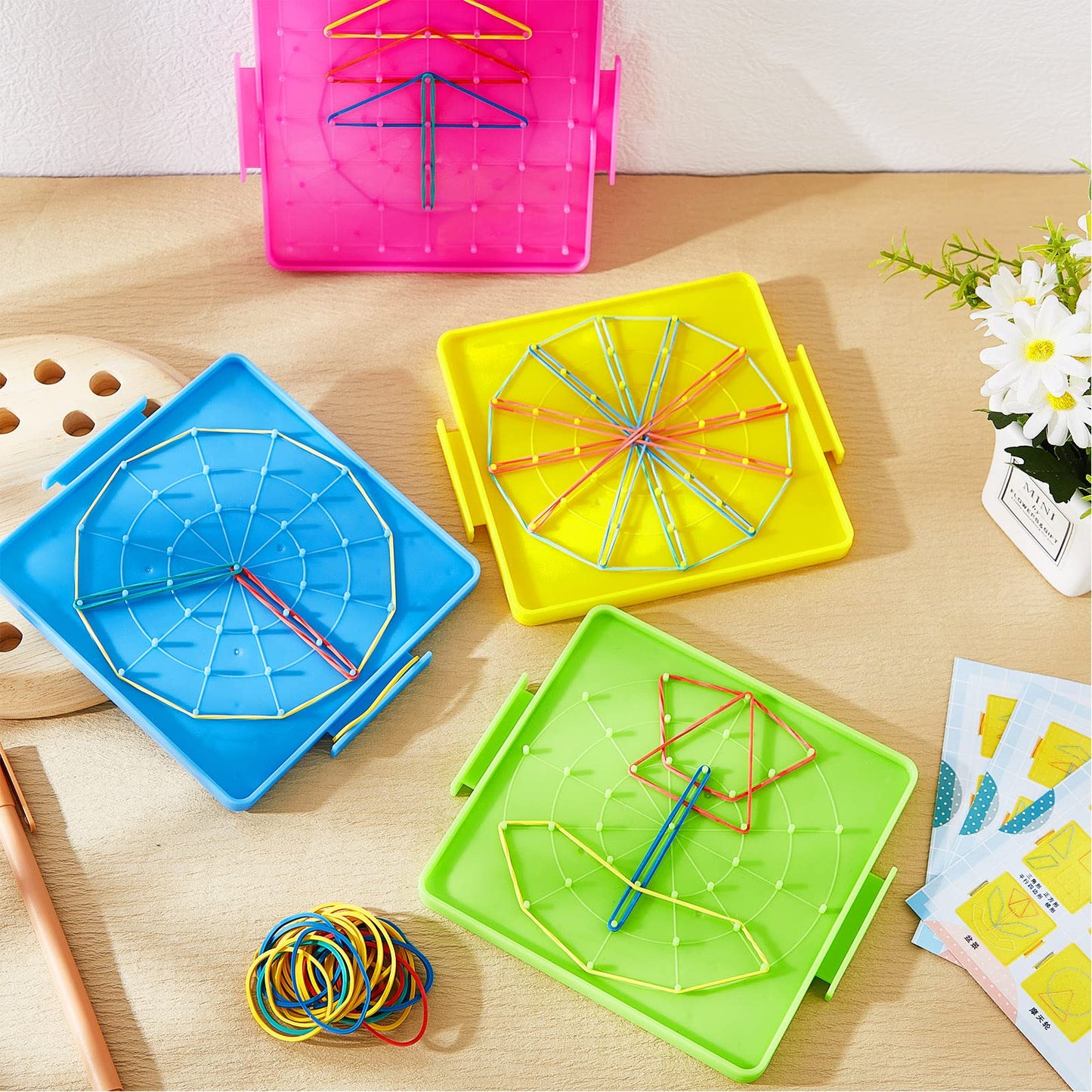 Deekin 50 Pcs Double Sided Geoboard Mathematical Kids Geoboards with Rubber Bands Math Manipulatives Toy for Geometry, 6.9 x 6.3 Inches Classroom Back to School