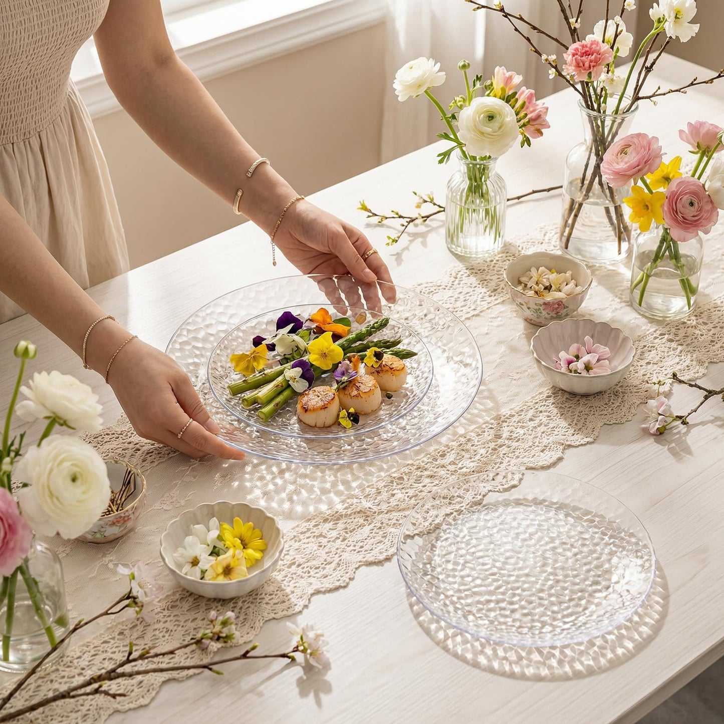 Rubtlamp 100Pcs Clear Plastic Plates, Heavy Duty Party Plates, Hammered Disposable Plates Include 50 Clear Fancy Dessert Plate, 50 Dinner Plate for Wedding Party
