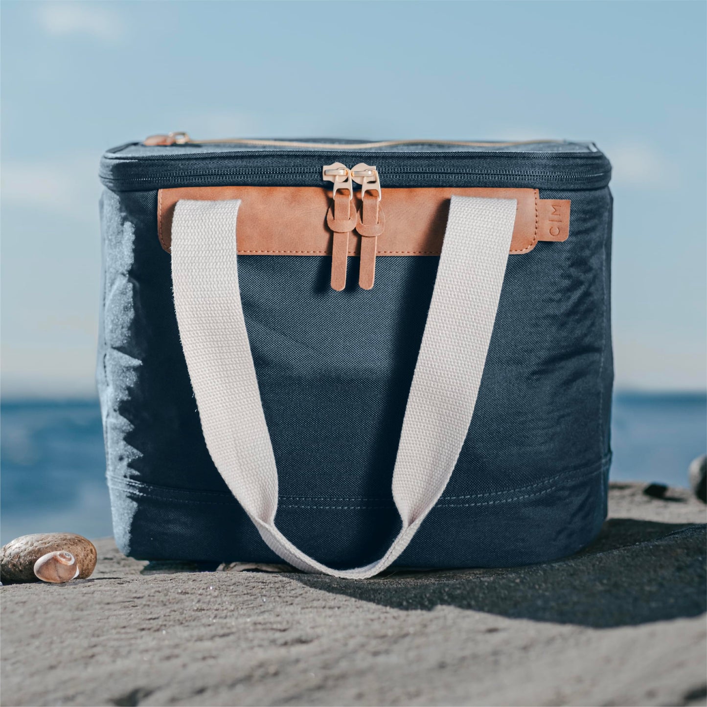 CleverMade Malibu Collapsible Cooler Bag – Small Portable Cooler Bag for Travel, Premium Foldable Insulated Cooler for Beach, Picnic & Day Trips, Holds Up to 18 Cans, Leakproof Soft Carry Cooler
