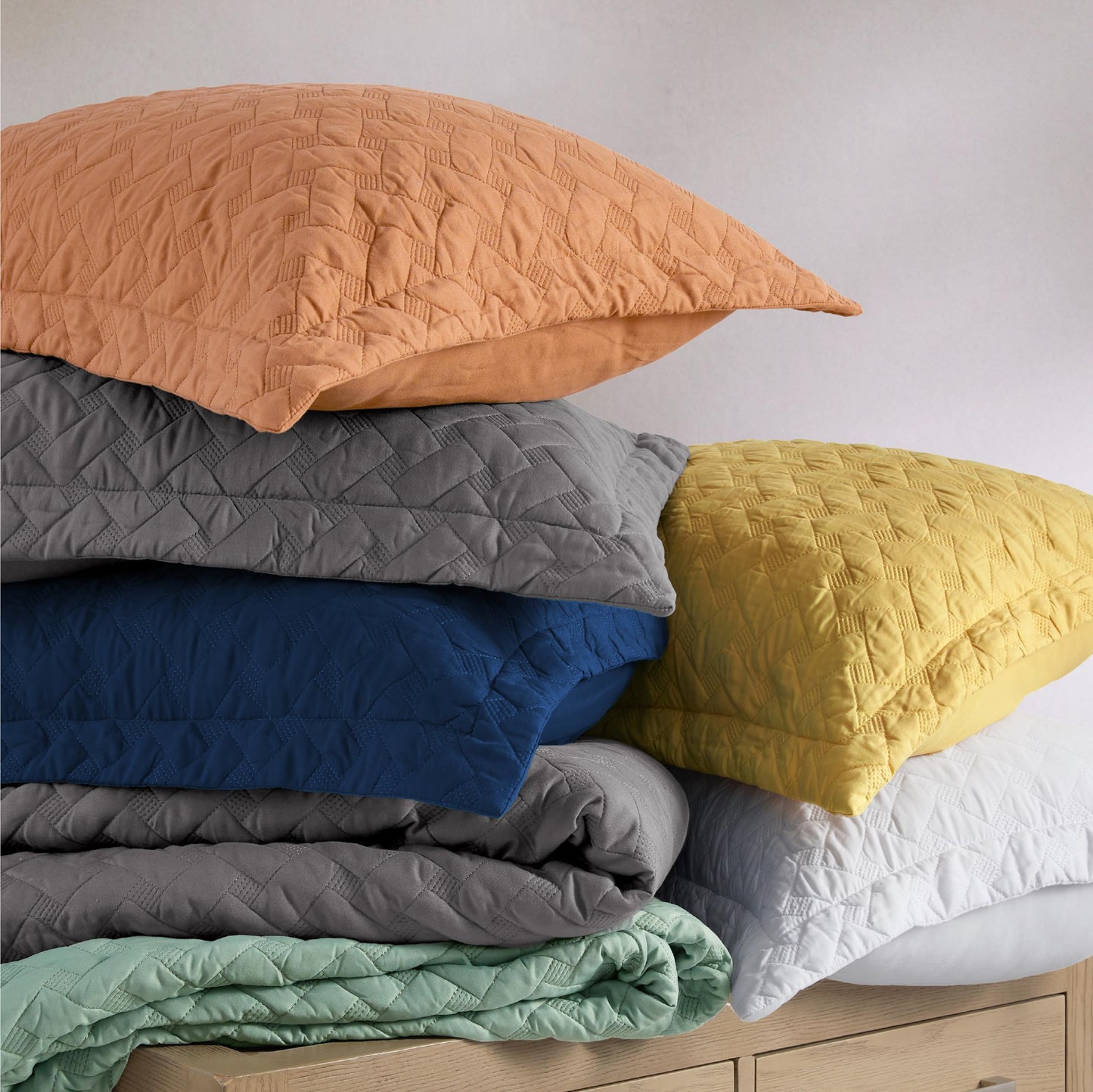 Bedsure Quilts Queen Size - Lightweight Bedspreads Queen Size with Basket Weave Pattern, Soft Quilt Bedding Set, White Comforter Set Coverlet for All Seasons with 2 Pillow Shams (90" x 96")