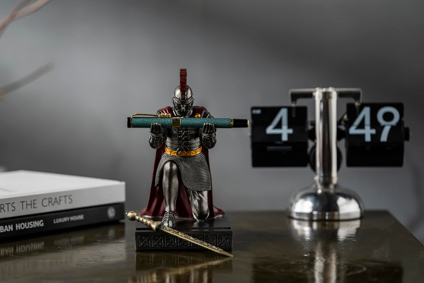 CYXStar Roman Praetorian Prefect Warrior Knight Pen Holder Desk Ornament Resin Praetorian Guard Mobile Phone Stand Desk Accessories and Organizer for Office with a Letter Opener (Iron)