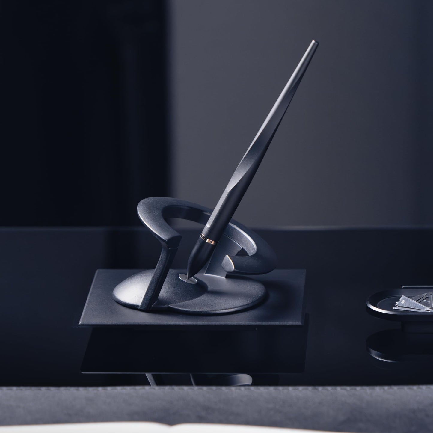 novium Dock - Metal Display Stand, Aluminum Made, Compatible with Hoverpens, Office Desk Essentials