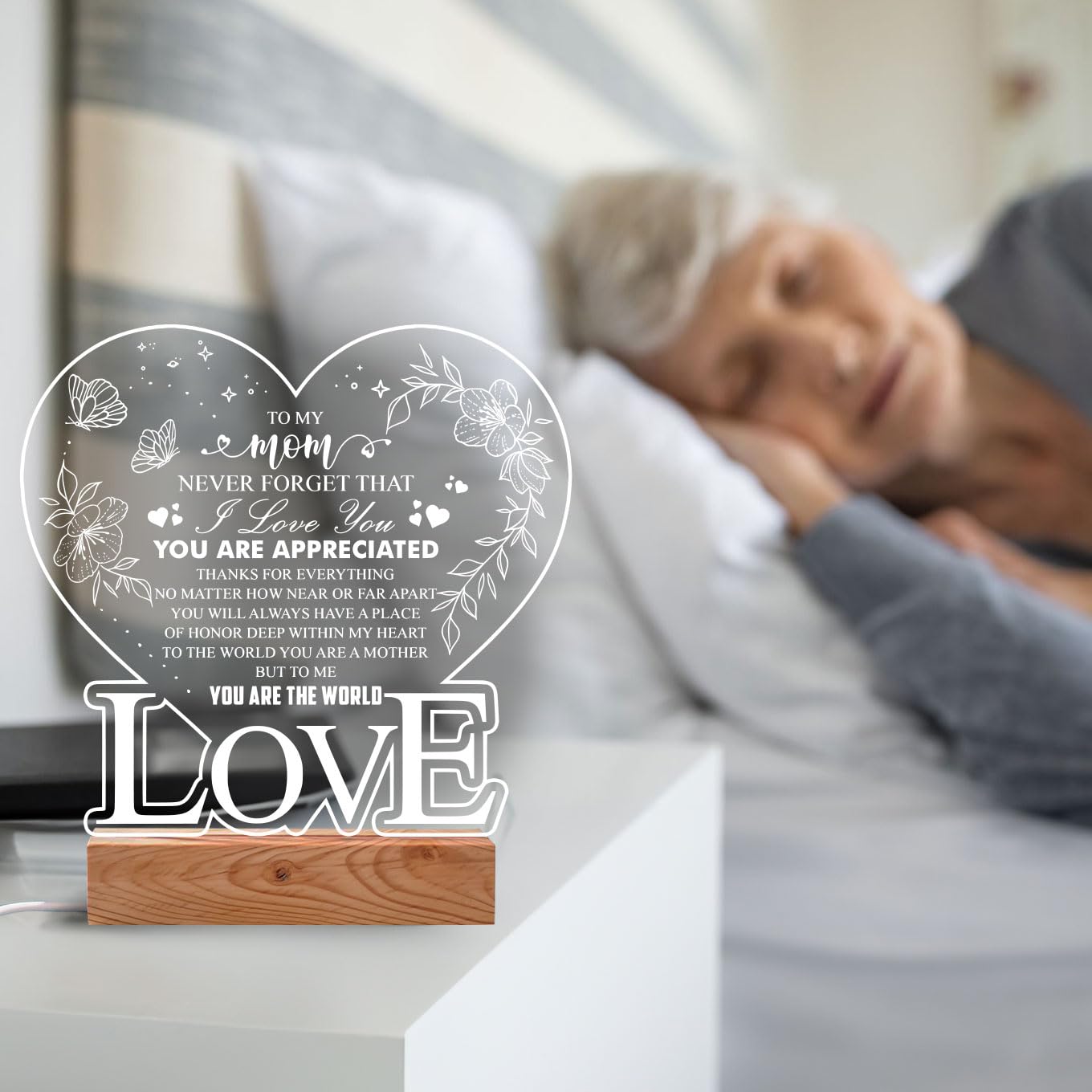 Donawings to My Mom, Never Forget that I Love You – Heart-Shaped LED Night Light for Mom – Mom Birthday Gift, Mother's Day – USB Port Powered Lamp with Engraved Love Message – Wooden Base Home Decor