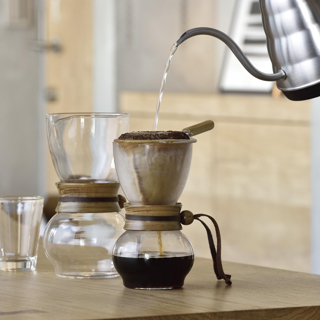 Hario Woodneck Drip Pot, 480ml, Acacia Wood