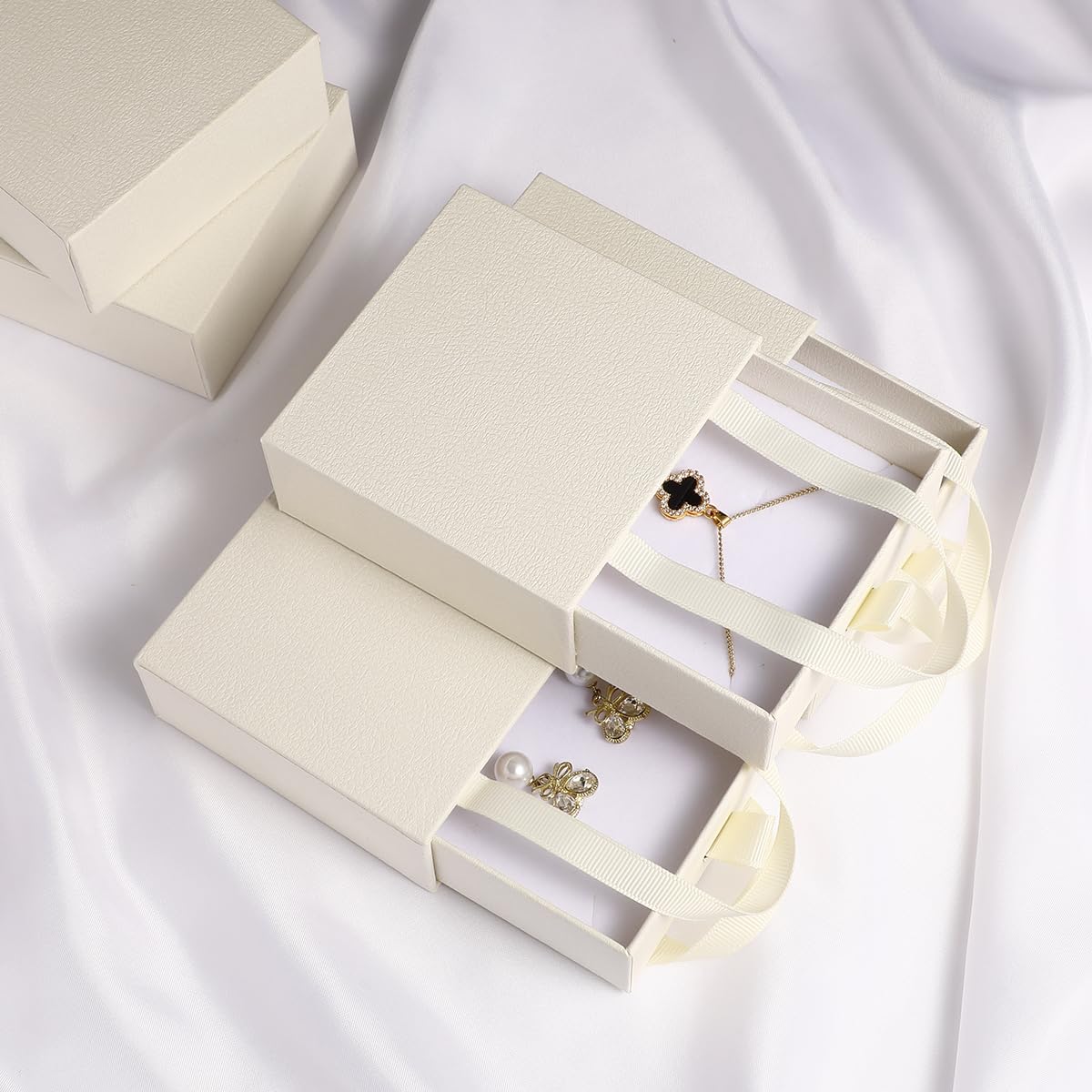 40 pcs paper boxes 9 x 9 x 3.5 cm, beige luxury gift storage, jewelry gift storage box suitable for earrings necklaces bracelets rings