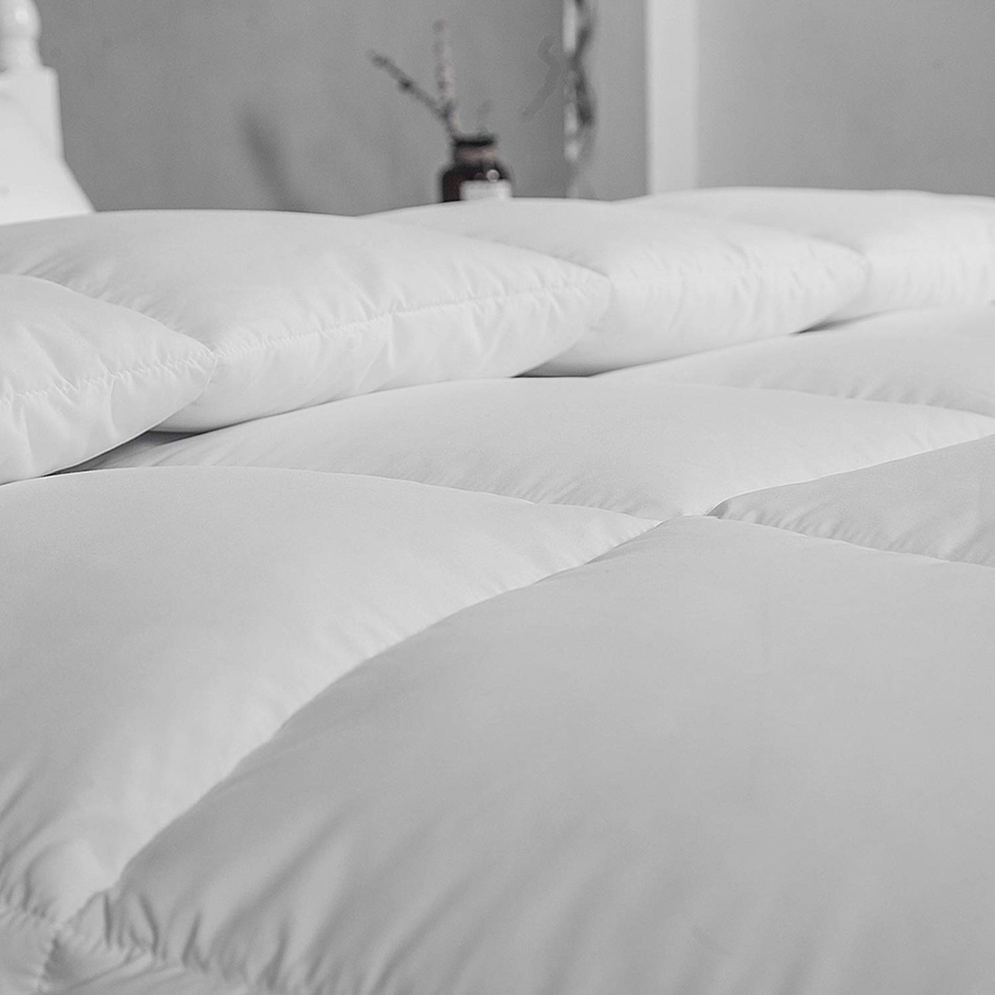 ACCURATEX Duvet Insert Queen Comforter - 400GSM Fluffy Down Alternative Fill Hotel Collection Heavyweight Comforter, Warm Thick Duvet for Fall Winter, 8 Corner Tabs - Machine Washable,White,90x90