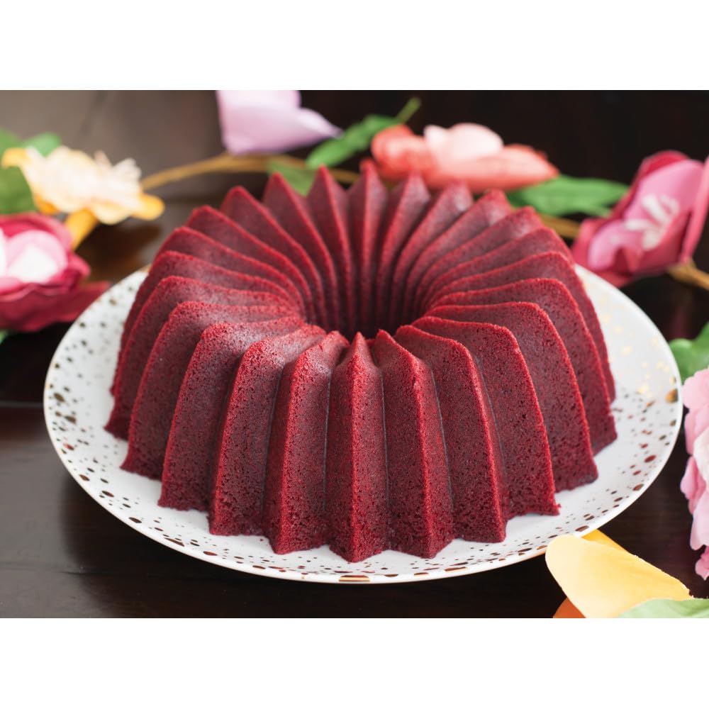 Nordic Ware Brilliance Bundt, 10 Cup, Gold