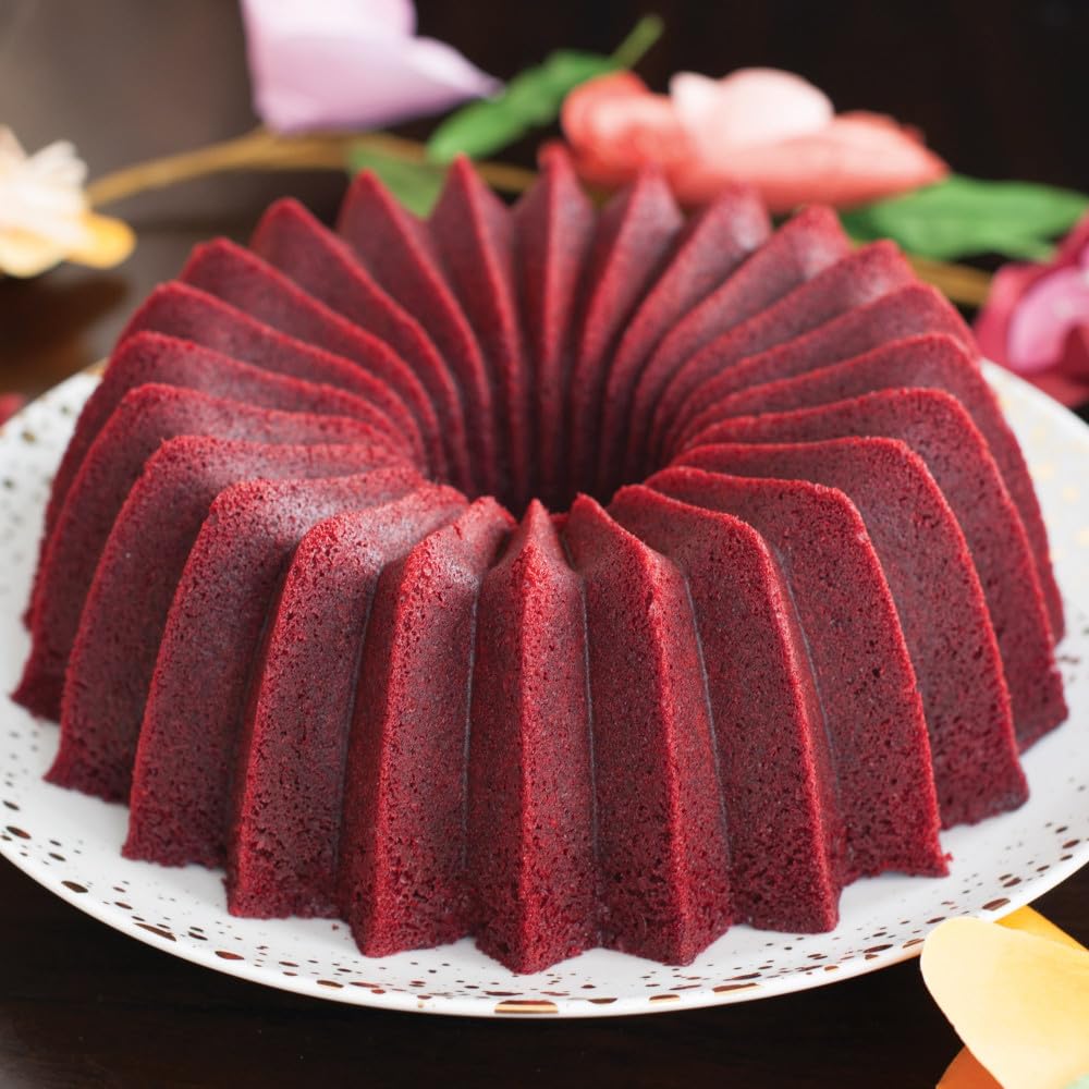 Nordic Ware Brilliance Bundt, 10 Cup, Gold