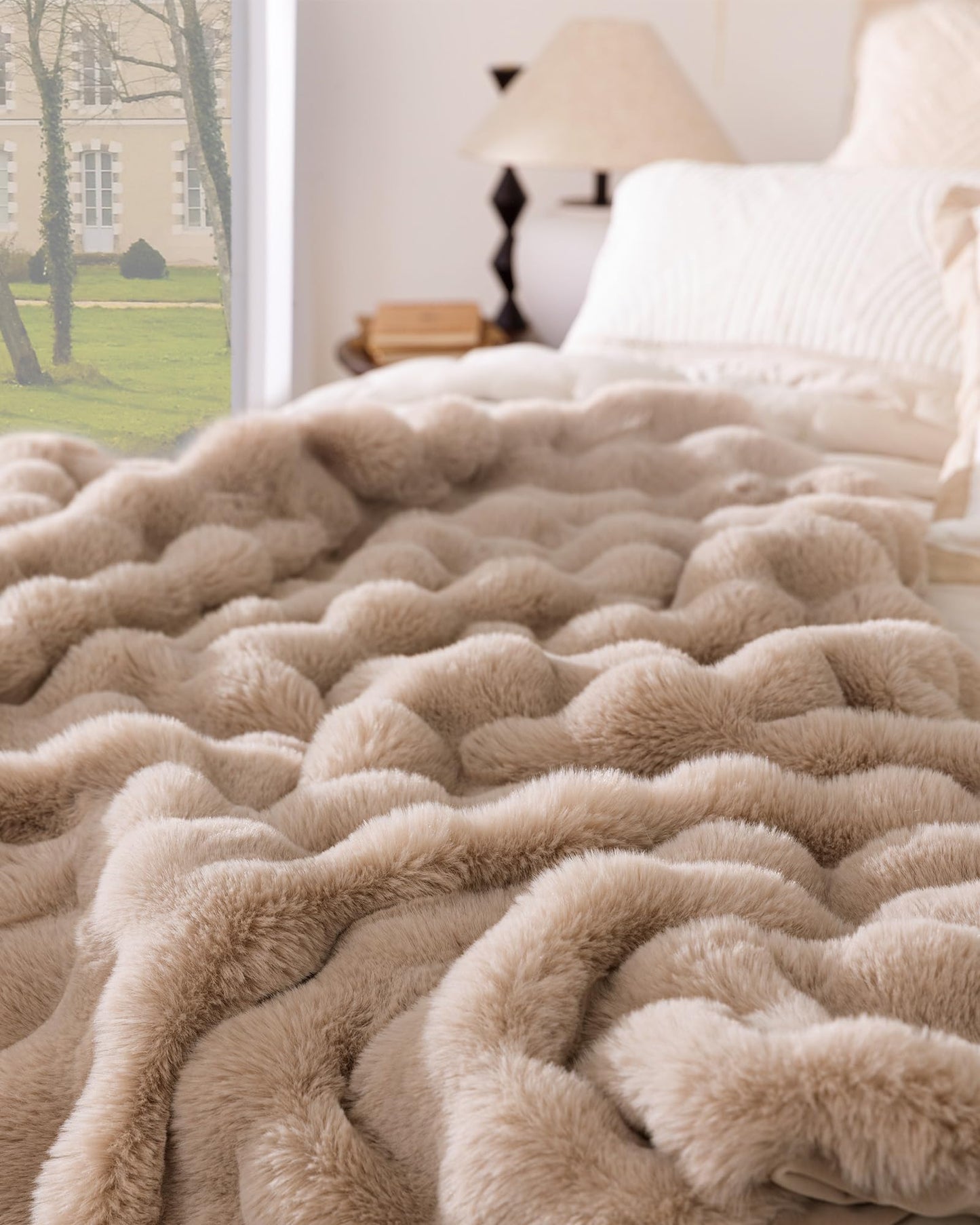 blunique Ultra Soft Cozy Faux Fur Throw Blanket, Fuzzy Plush Thick Bubble Blanket, Oversize Luxury Fluffy Blanket for Couch, Sofa, Bedroom, and Living Room, 50x60 Inches, Light Brown