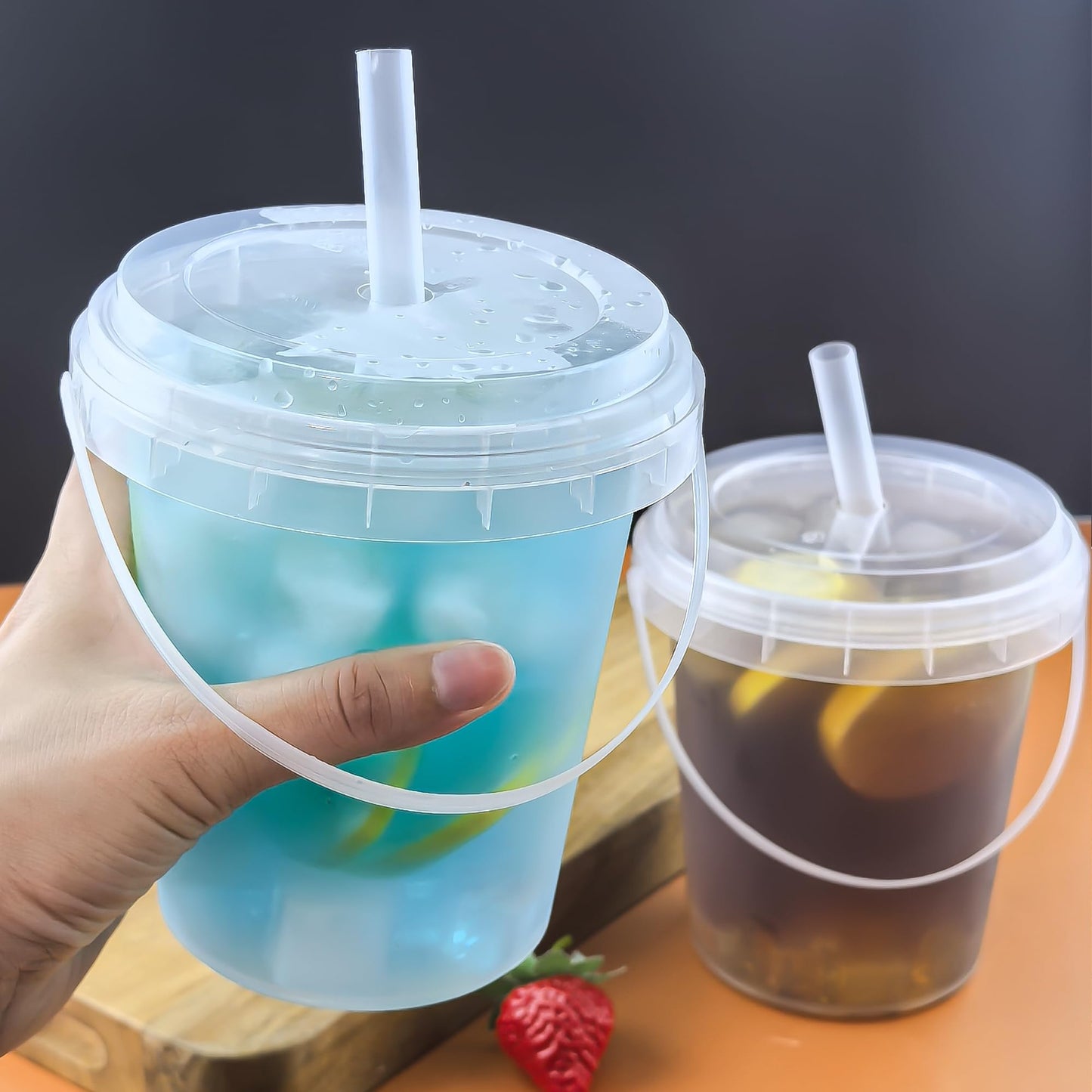 Qsqwsuye Set of 60 Large Plastic Cups with Lids and Straws 34oz Disposable Coffee Cups Clear Cups for Drinks Packs and Takebacks
