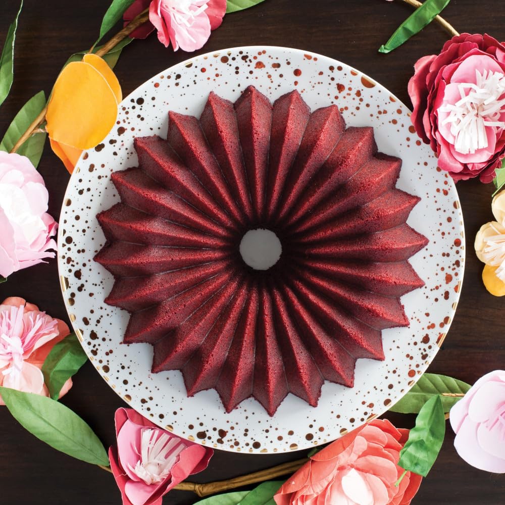 Nordic Ware Brilliance Bundt, 10 Cup, Gold