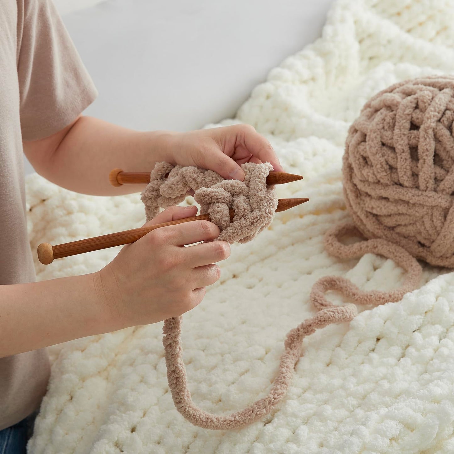 Amélie Home Chunky Knit Throw Blanket for Couch, Soft Chenille Handmade Crochet Throw Rope Knot Blanket for Children, 40"x50", Ivory