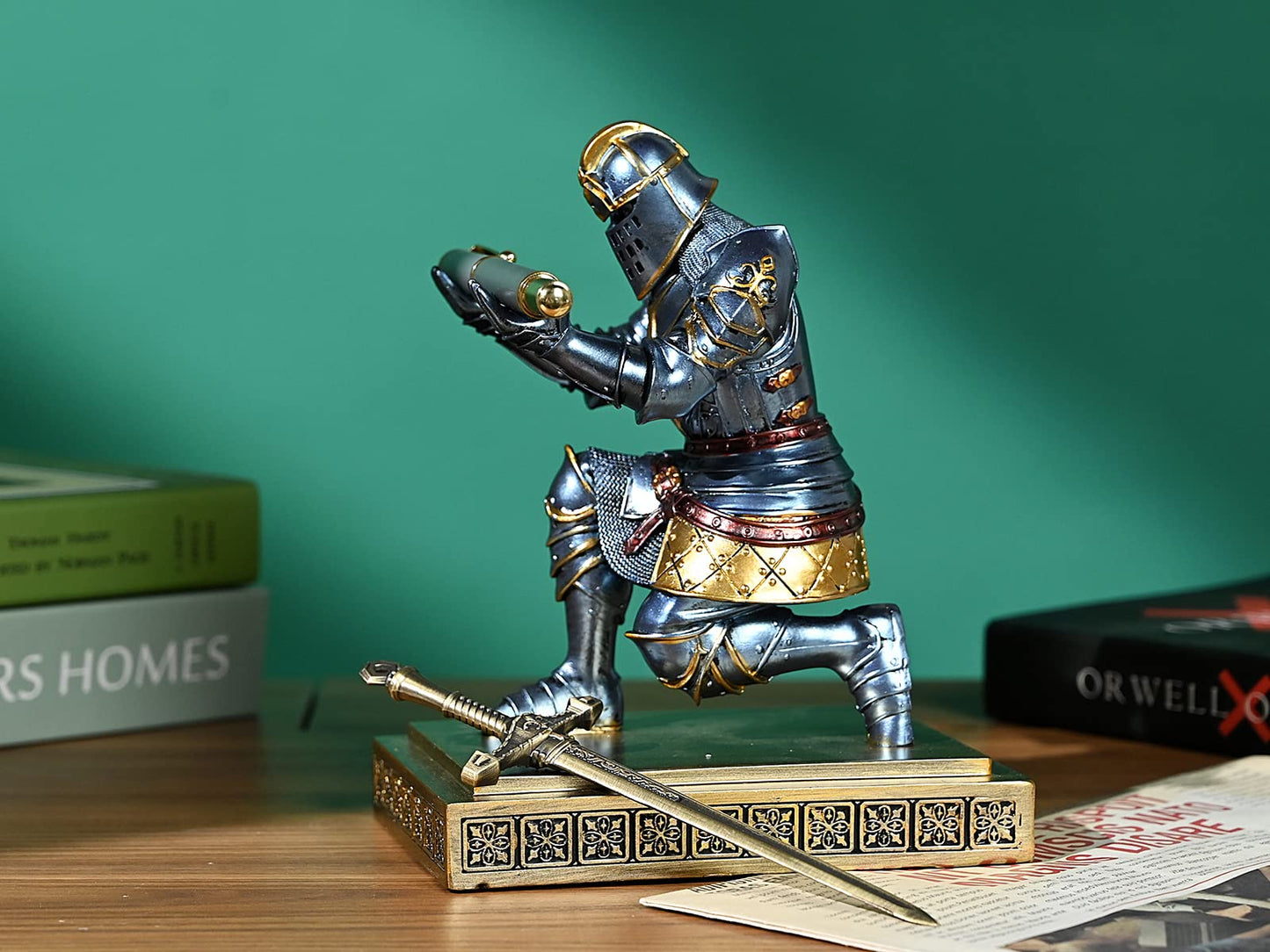 HDMbigmi King's Guard Knight Pen Holder Pen Stand Desk Organizers and Accessories Resin Pencil Holder as Gift for Office and Home (Blue)