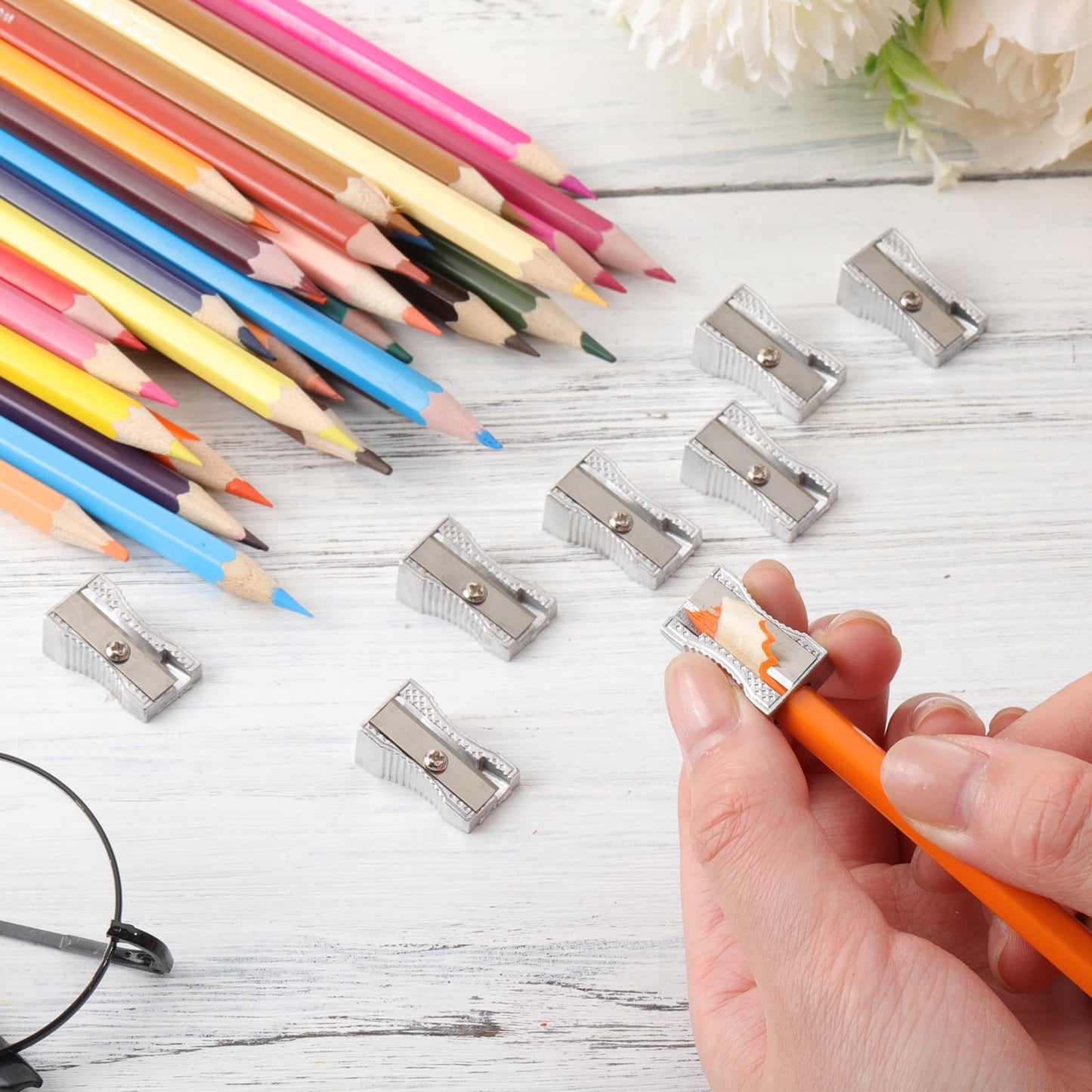 Tenceur 300 Pcs Metal Pencil Sharpeners Bulk Operation Christmas Items Single Hole Handheld Mini Aluminum Pencil Sharpener Alloy Manual Sharpener Bulk for School Office Stationery Classroom Supplies