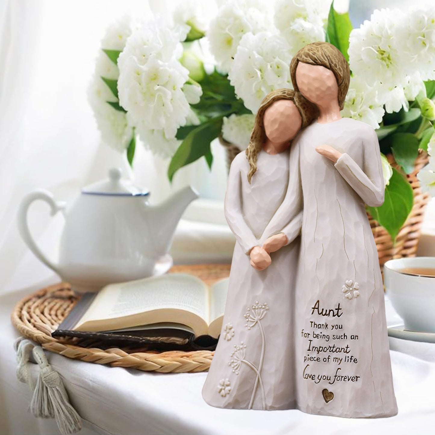 AUMELO Aunt Birthday Gifts, Gifts for Aunts from Niece, Auntie Gift Ideas, Best Aunt Ever Gift, Aunt Niece Embrace Hand-Painted Resin Figurine