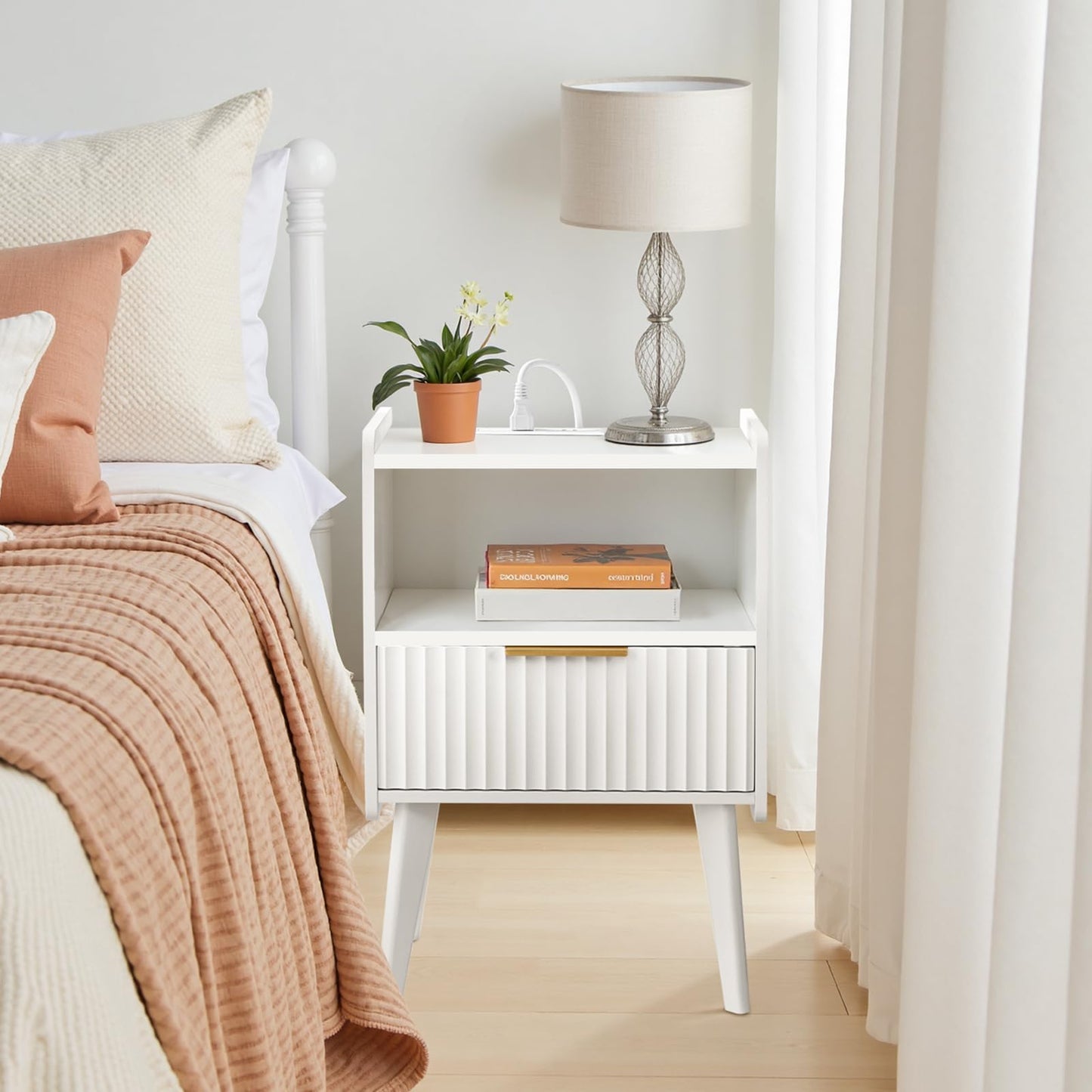 MAHANCRIS White Nightstand with Charging Station, Modern Bedside Table with Drawer and Storage Shelf, End Side Table with Solid Wood Legs, Night Stand, Living Room, Bedroom, Small Space, ETWT61E01N1