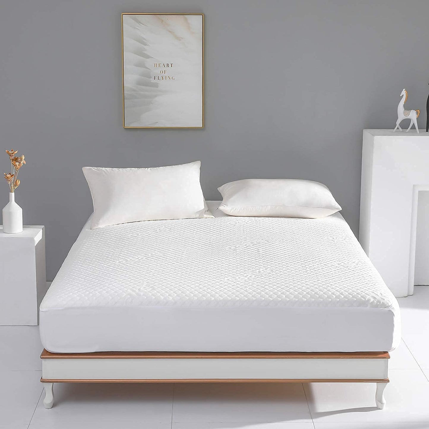 King Size Waterproof Mattress Protector Fitted Mattress Pad Cover with Deep Pocket Up to 18''