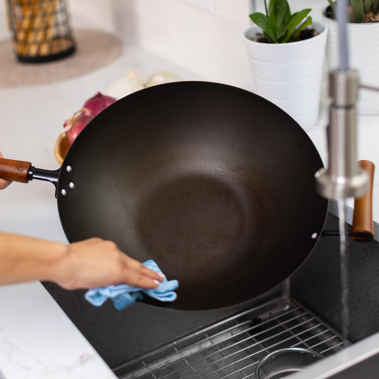 Joyce Chen Classic Series 14-Inch Preseasoned Carbon Steel Wok