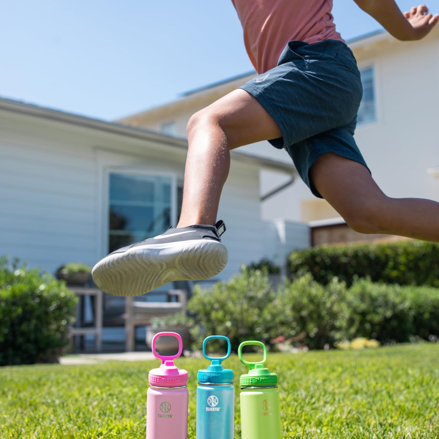 Takeya Actives Kids Water Bottle 18 oz Stainless Steel Double Wall Insulation BPA-Free Leakproof Straw Lid Easy Carry Handle Reusable Ideal for Boys and Girls, School, Sports - Lightning Green