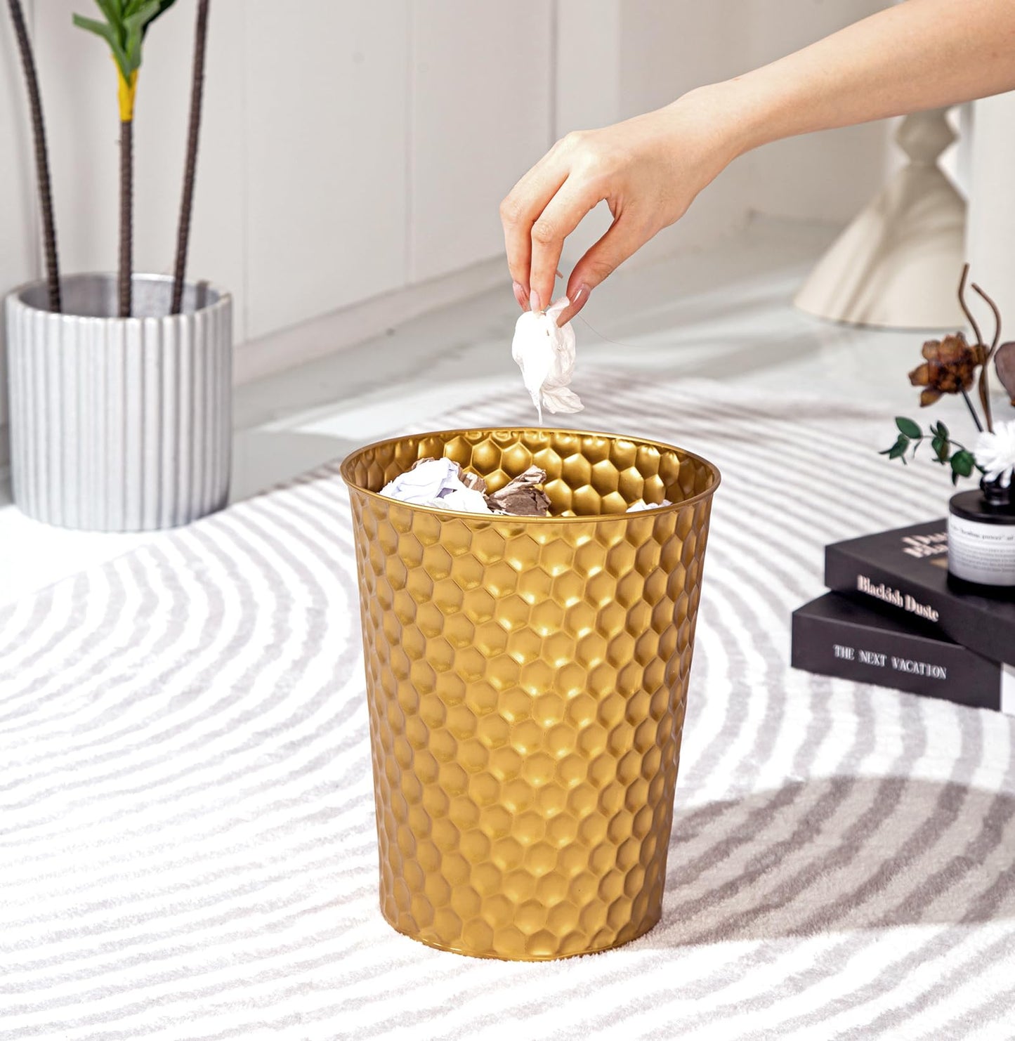 Venalys Small Metal Trash Can Wastebasket, Decorative Honeycomb Garbage Can Waste Basket, Modern Farmhouse Round Trash Bin for Bathroom, Bedroom, Kitchen and Office (Gold)