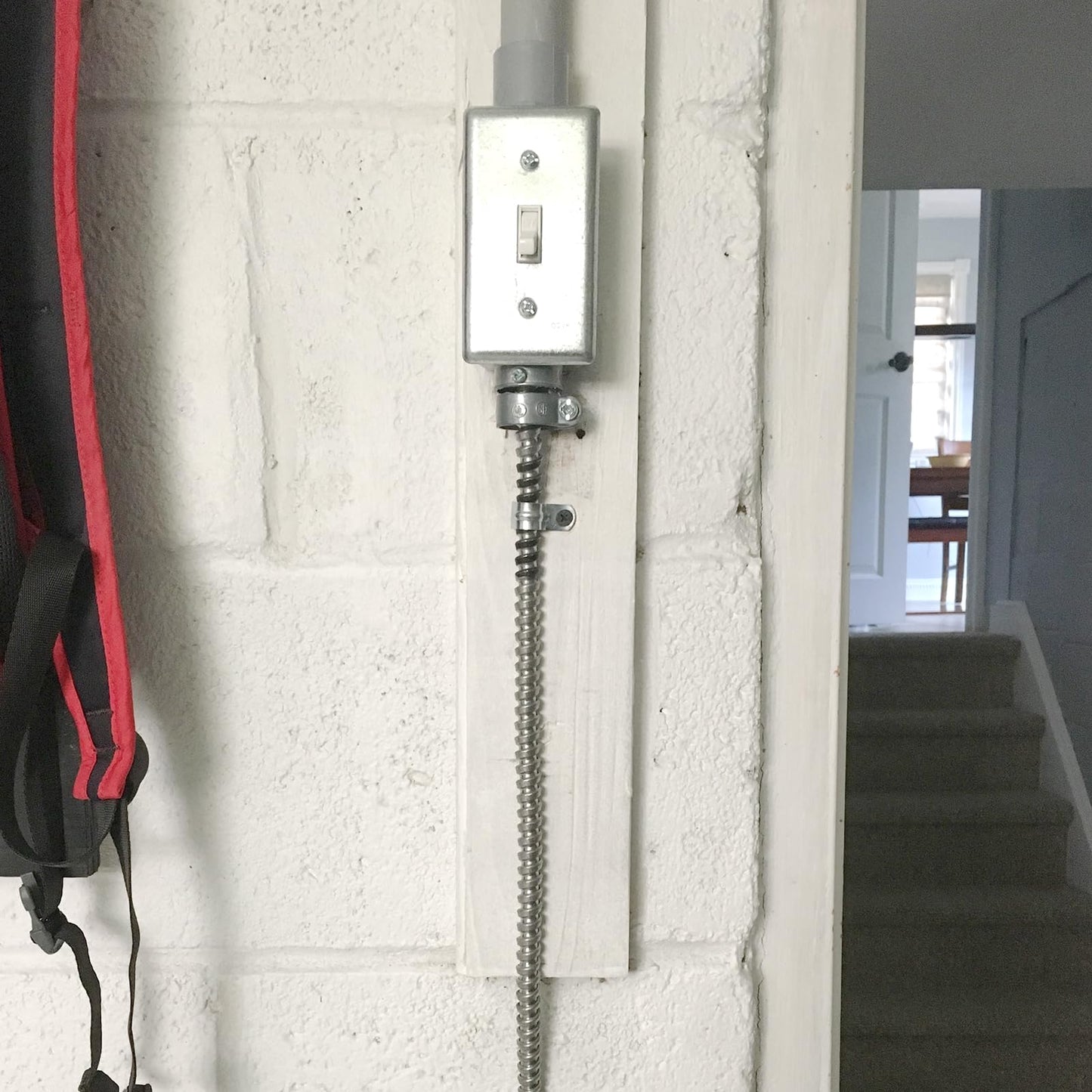 100ft 14/2 Metal Clad (MC) Cable with Ground, 14 Gauge Electric Wire with Aluminum Armor, Solid Bare Copper Conductors for Indoor Outdoor Underground Embedded Installation (14/2, 100 ft)