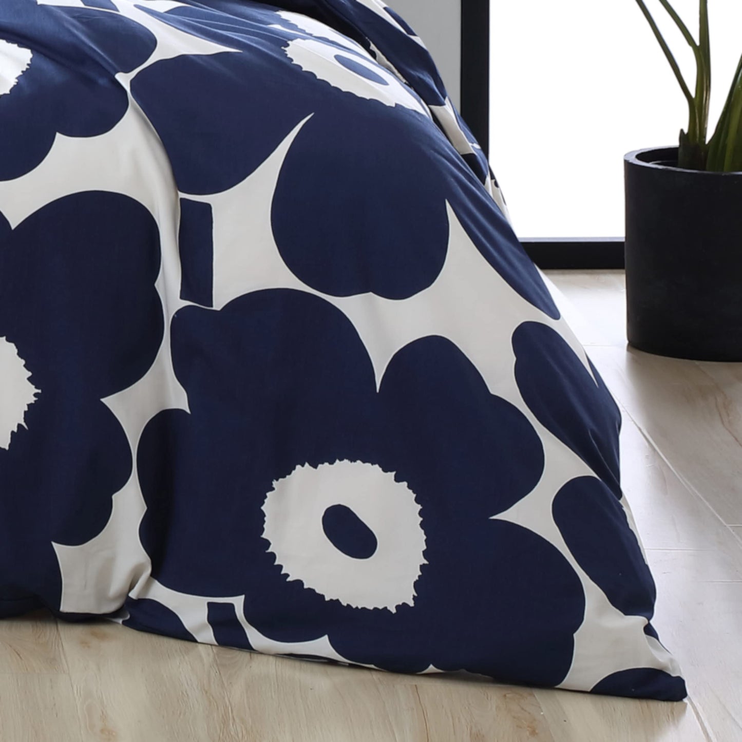 MARIMEKKO - King Duvet Cover Set, Cotton Bedding with Matching Shams & Botton Closure, All Season Home Decor (Unikko Indigo, King)
