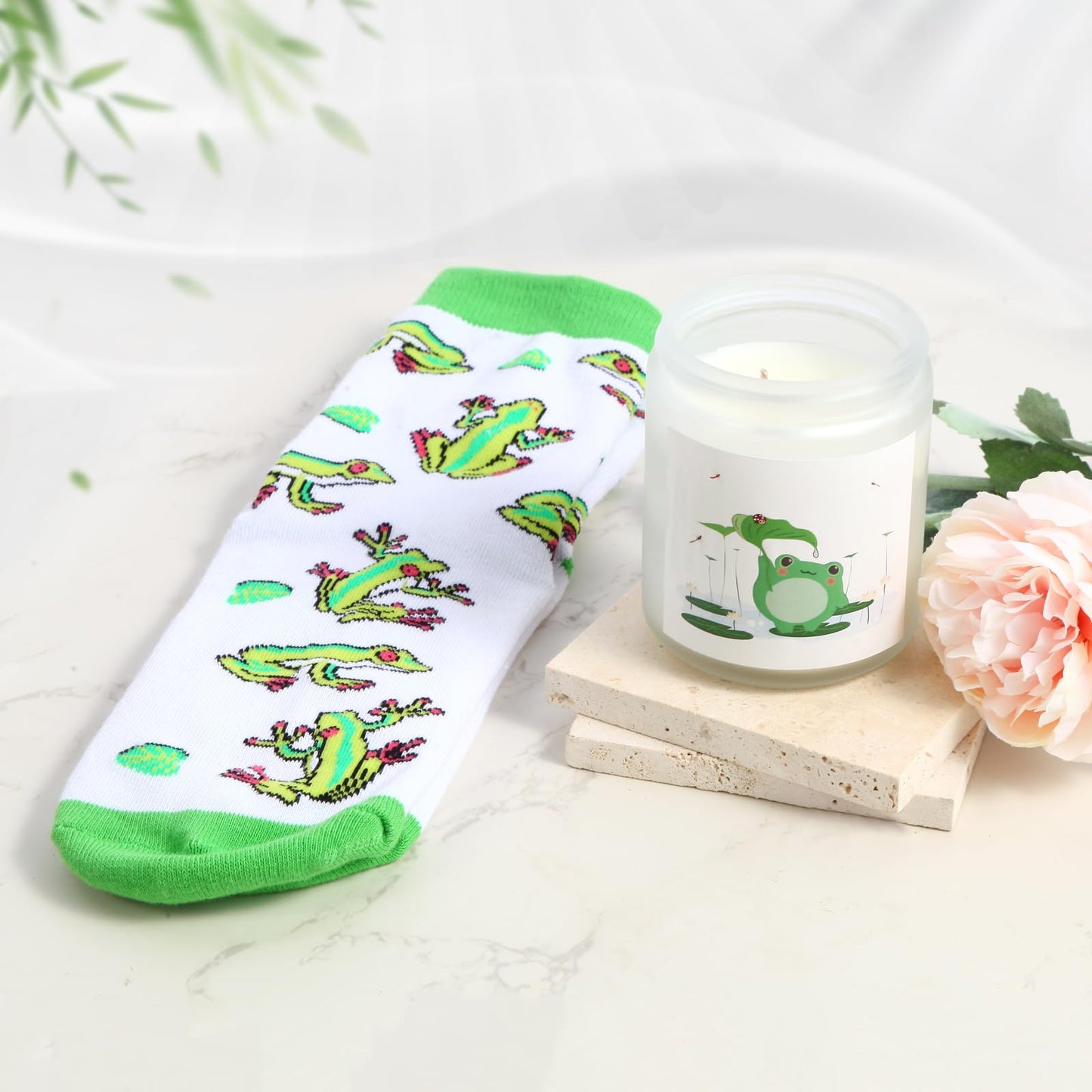 Bayelove Frog Gifts for Women Frog Lovers Stuff Gifts Include Hair Tie 20oz Tumbler Mug Keychain Makeup Bag Socks Bracelet Card for Women Christmas Birthday
