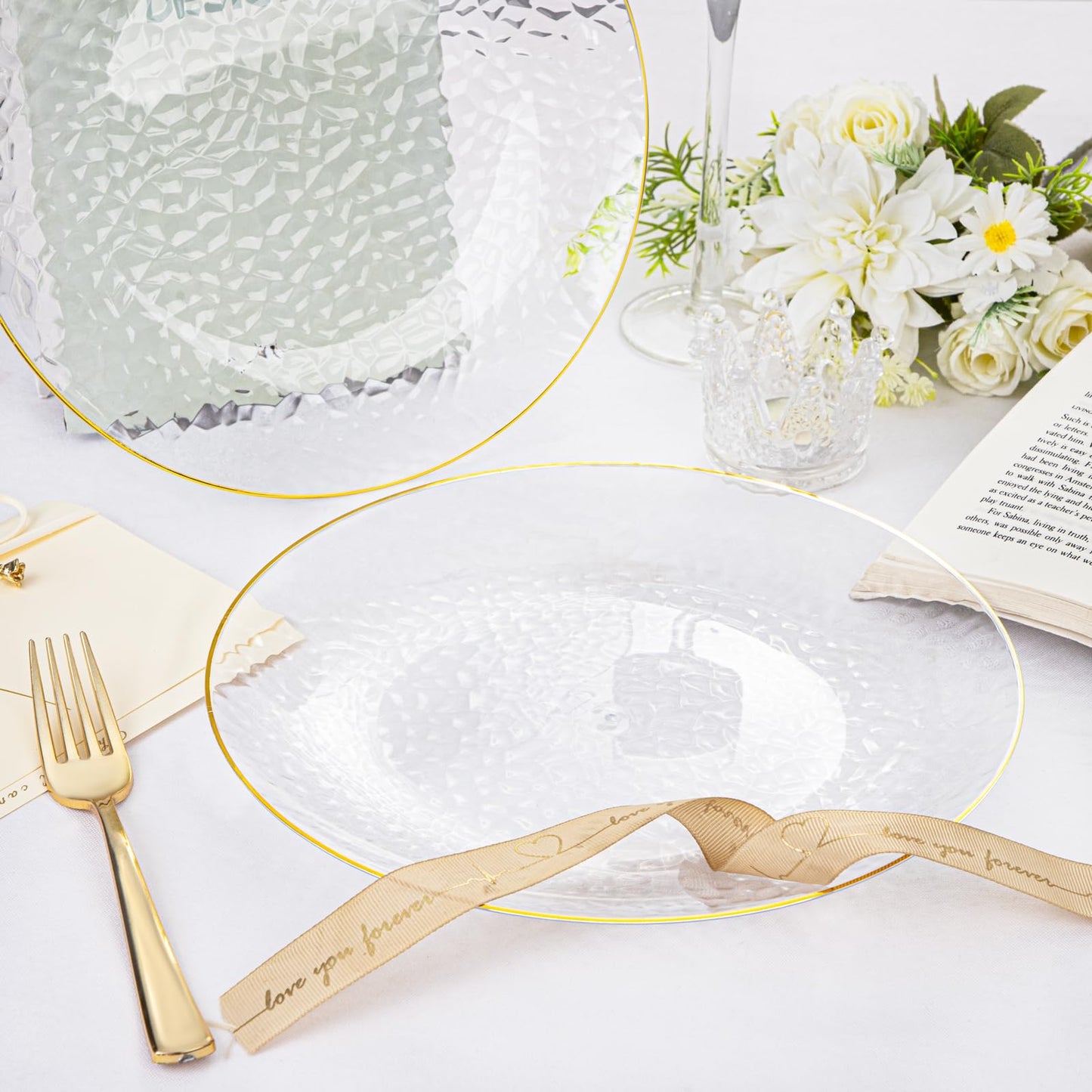 Rubtlamp 100 Pcs Gold Plastic Plates, 10 inch Clear Gold Dinner Plates, Hammer Pattern Design, Fancy Disposable Plate, Heavy Duty Party Plate Ideal for Party