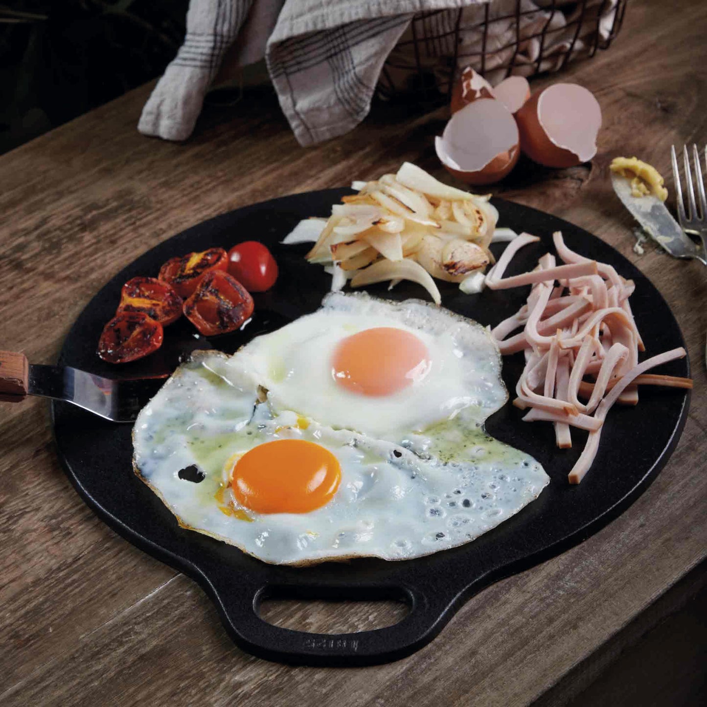 Victoria 15-Inch Cast Iron Tawa Dosa Pan, Pizza Pan with a Loop Handle, Crepe Tawa Preseasoned with Flaxseed Oil, Made in Colombia