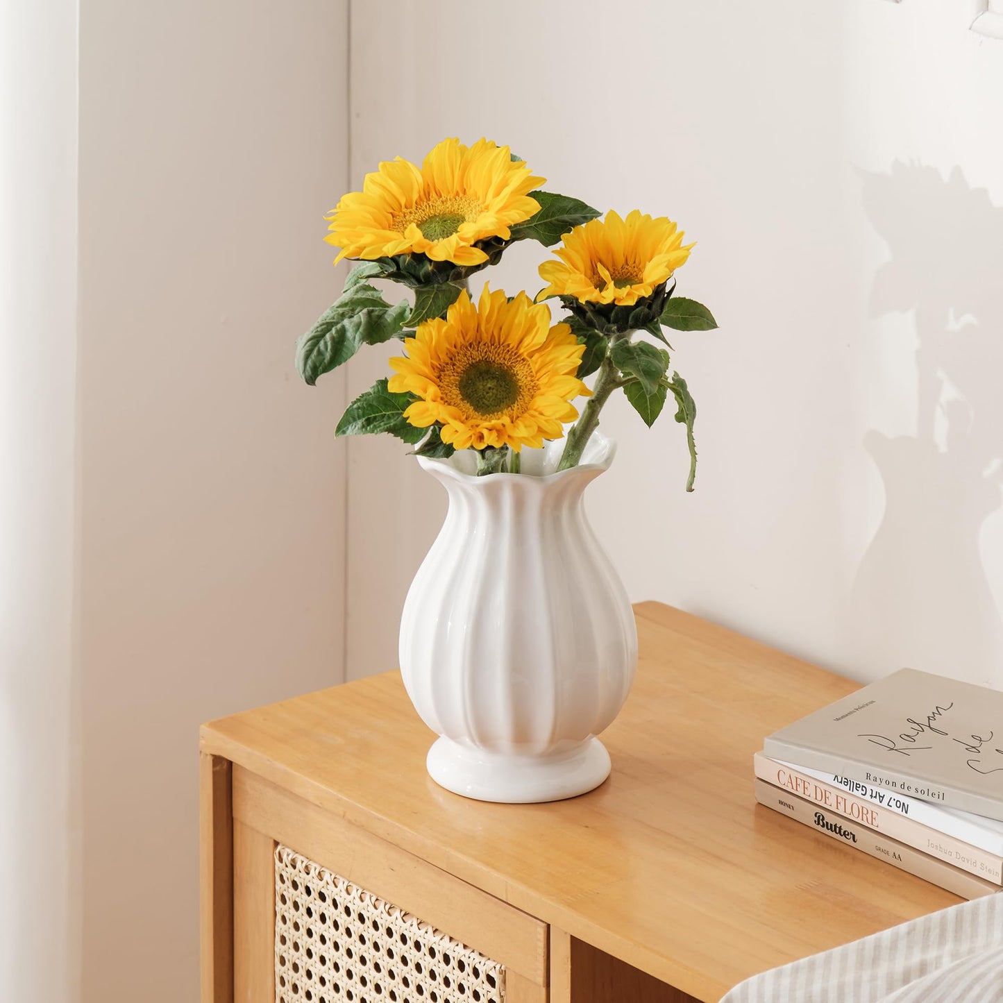 SEUYUCL White Ceramic Vase, 7.8 Inch Flower Vase Home Decor Modern Decorative Vases for Bouquet, Unique Vases for Farmhouse Living Room Cabinet Table Centerpieces Wedding Decorations