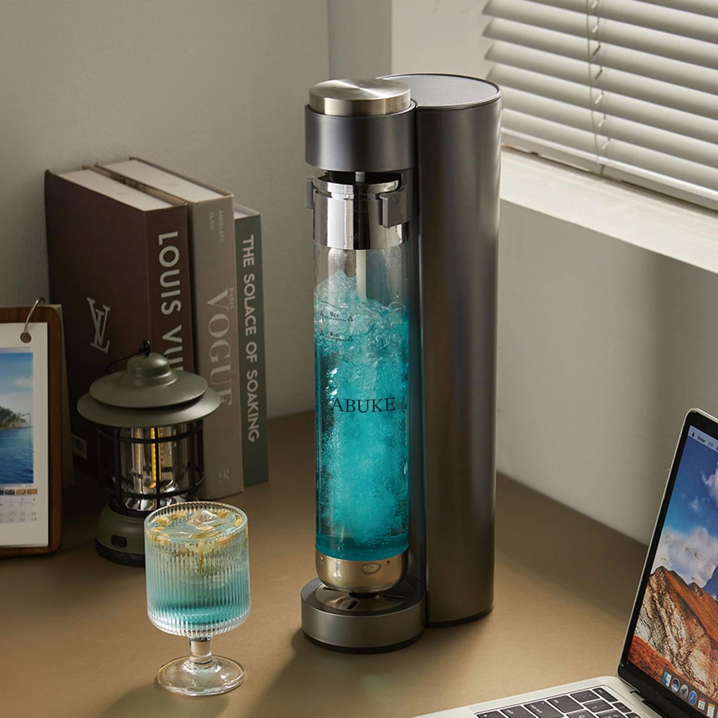 ABUKE Sparkling Water Machine，Soda Maker with 0.5L & 1L Bottles, Cordless Fizzy Drink Carbonator, Compatible with 60L CO2 Cylinders, for Water, Juice & Cold Beverages (CO2 Cylinder Not Included)