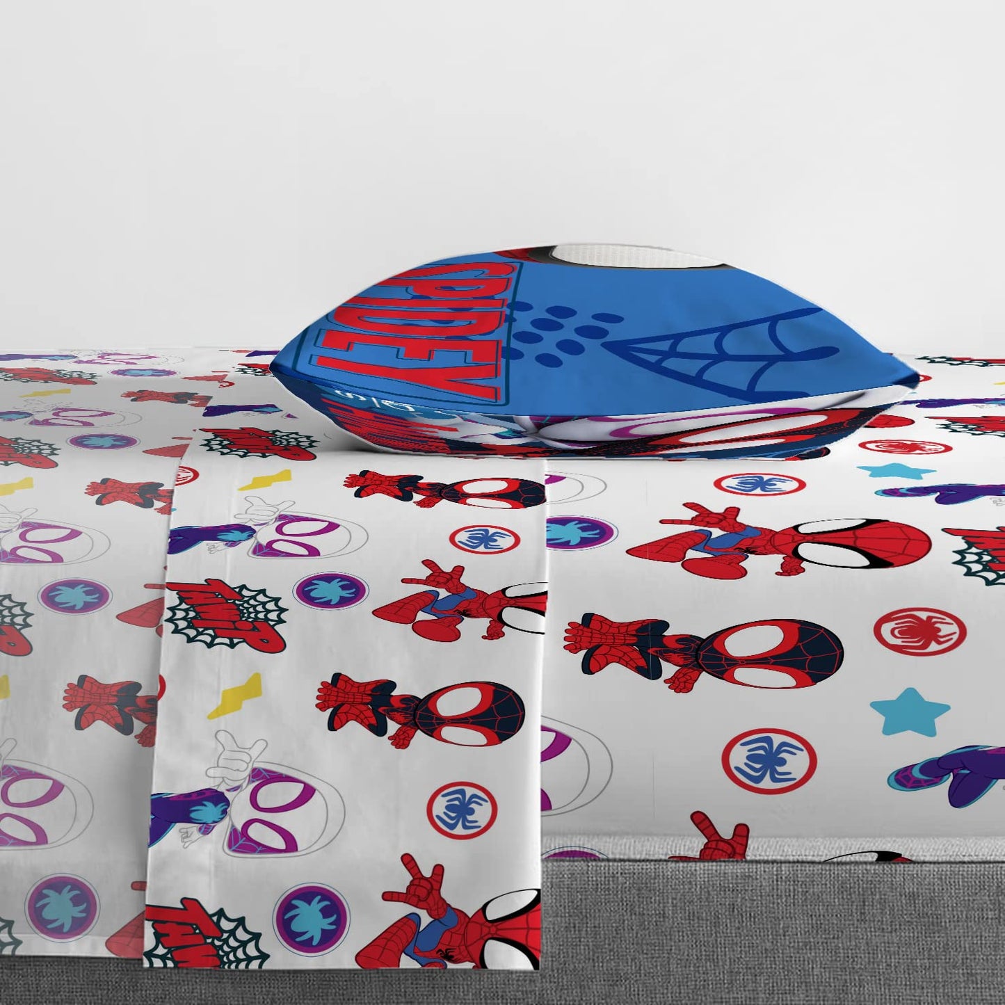 Jay Franco Marvel Spiderman Toddler Bedding Set, 4 Piece Toddler Comforter Spidey and His Amazing Friends, Comforter & Sheets, Fade Resistant Microfiber, Machine Washable (Official Marvel Product)