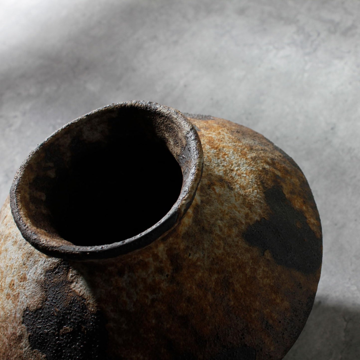 COZLIV Rusty Ceramic Vase, Wabi Sabi Decorative Pottery Flower Vase for Centerpieces, Table, Living Room, Bedroom, Bathroom, Retro Country Farmhouse Decor