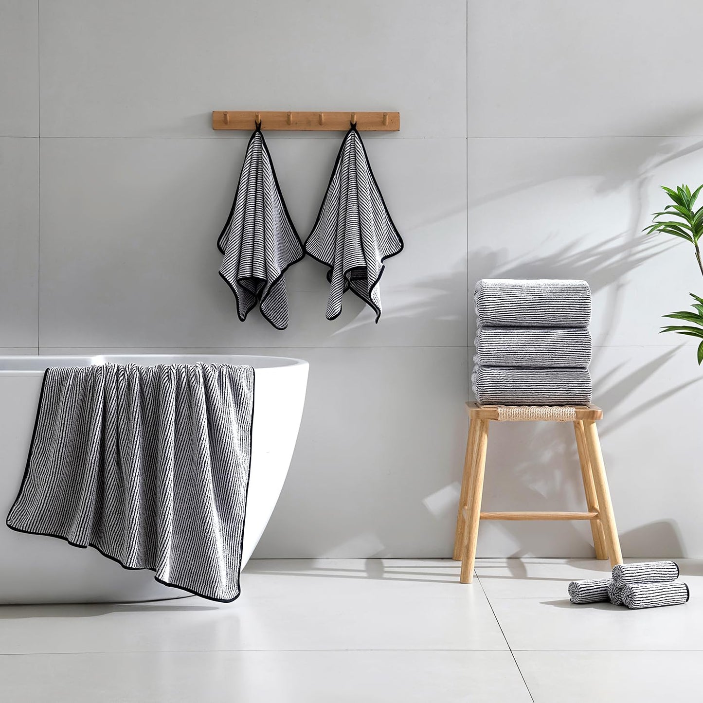 4 Piece Bath Towel Set 35"x70"Oversized Bath Towel for Bathroom Ultra Soft Fluffy Extra Large Bath Sheet Luxury Premium Bathroom Towel Highly Absorbent Quick Dry Shower Towel for Hotel Spa,Black White