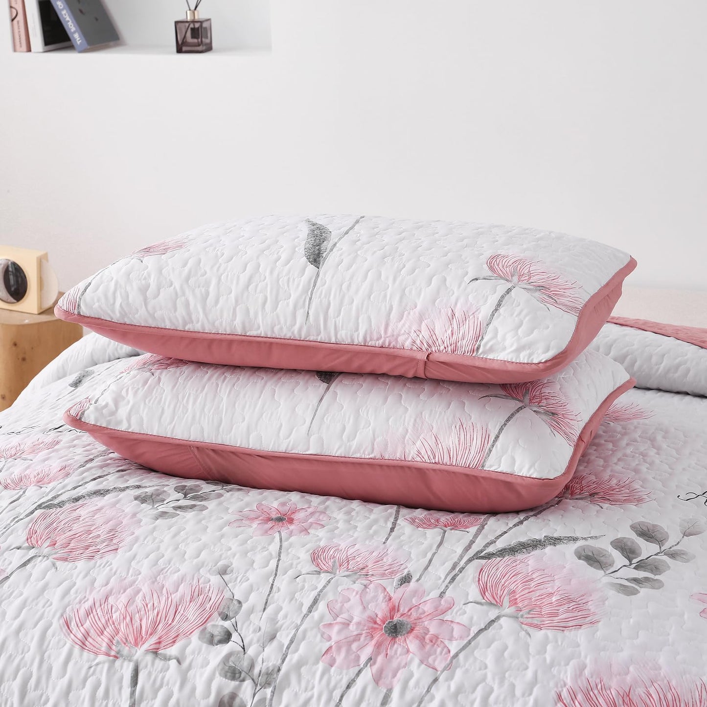 Dinjoy Floral Quilt Set Queen,Pink Bedspread Queen Size 3 Pieces Lightweight Farmhouse Bedding Set Cute Quilts Soft Flower Bedspreads White Coverlet Sets for Girls Women Fall