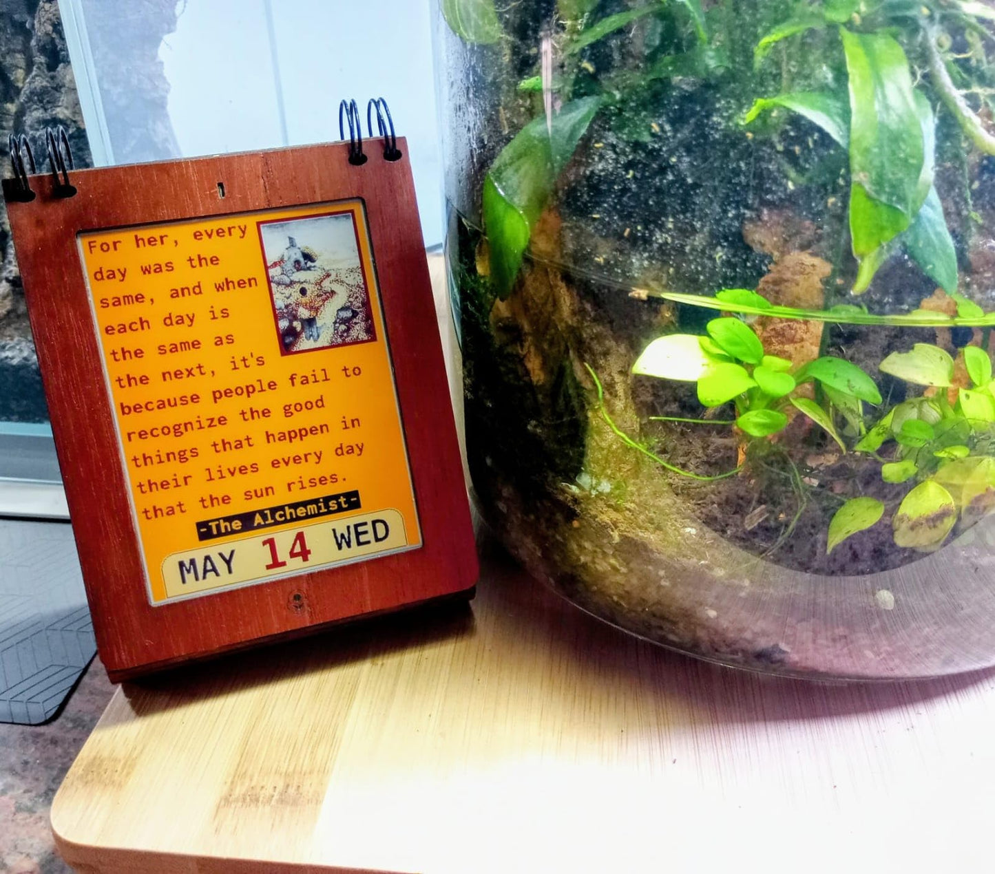 Mana Clue ~ Smart Digital Desk Calendar - Daily inspiration and motivational quotes from topics you love (Control with Android app)