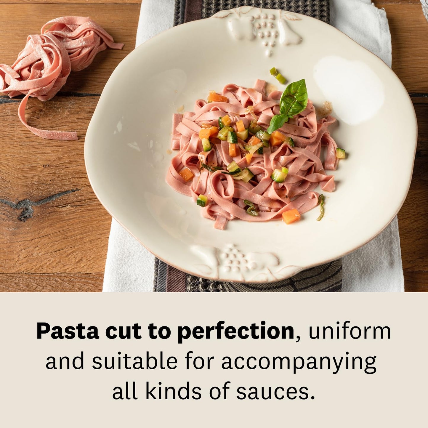 MARCATO Atlas 150 Machine, Made in Italy, Red, Includes Pasta Cutter, Hand Crank, and Instructions