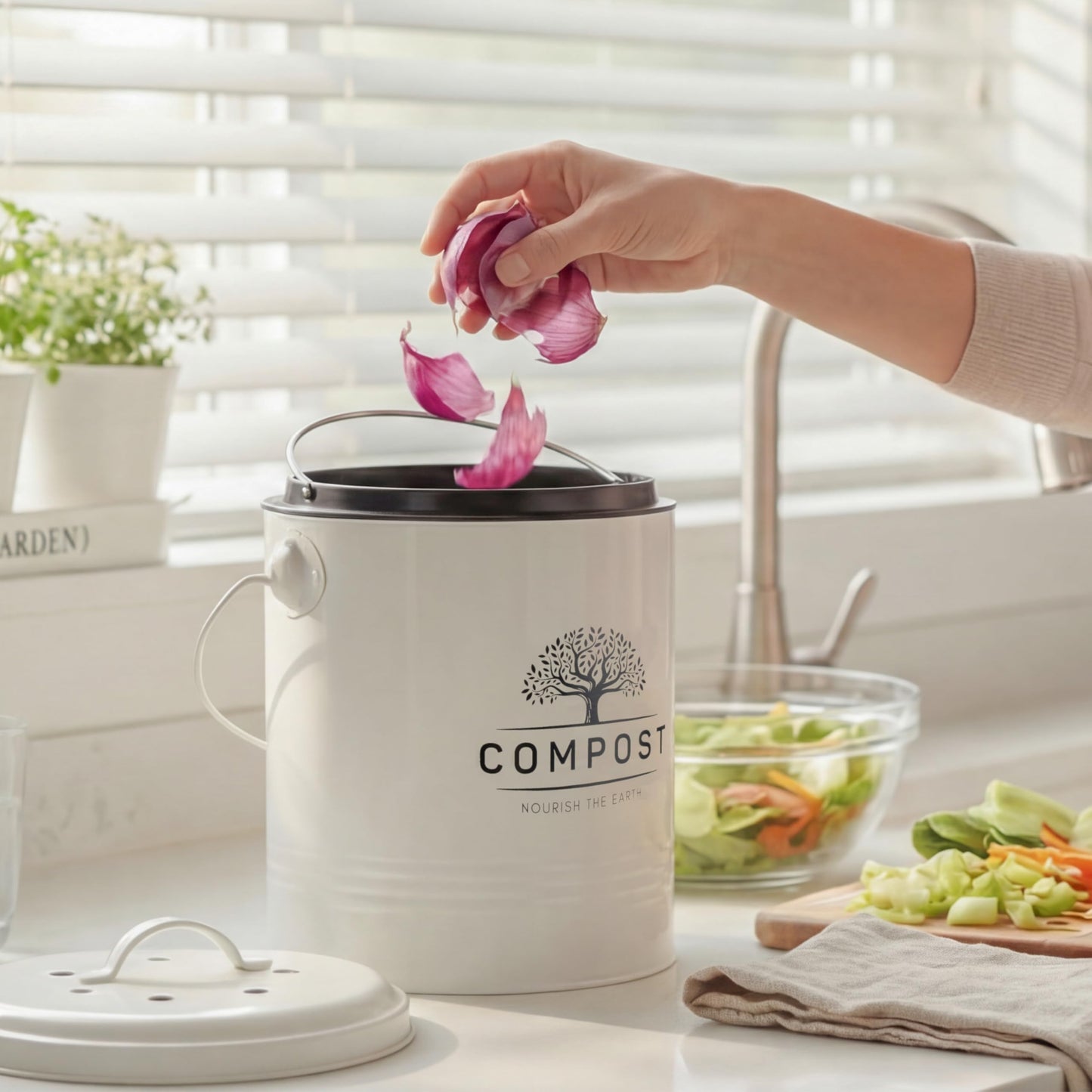 Perfnique Kitchen Compost Bin, 1.3 Gallon Countertop Compost Bin with Lid, Indoor Compost Bucket Includes Inner Bucket Liner and Carbon Filter, Small Compost Bin (Without Bags, Cream)