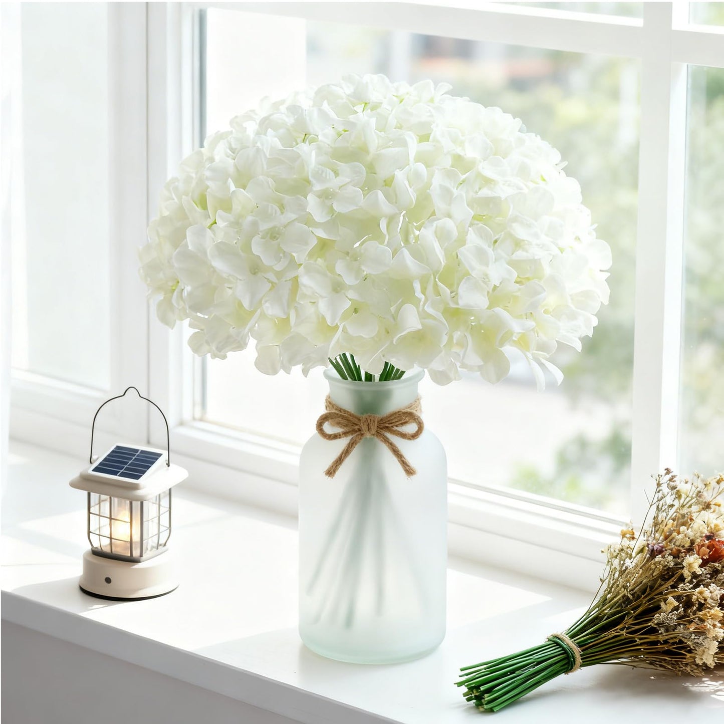 Cherica 100 Pcs Faux White Hydrangea Artificial Flowers Bulk, Fake Silk Hydrangea Flowers Heads with Stems for Wedding Decorations Garden Party Baby Shower Porch Home Decor Table Centerpieces