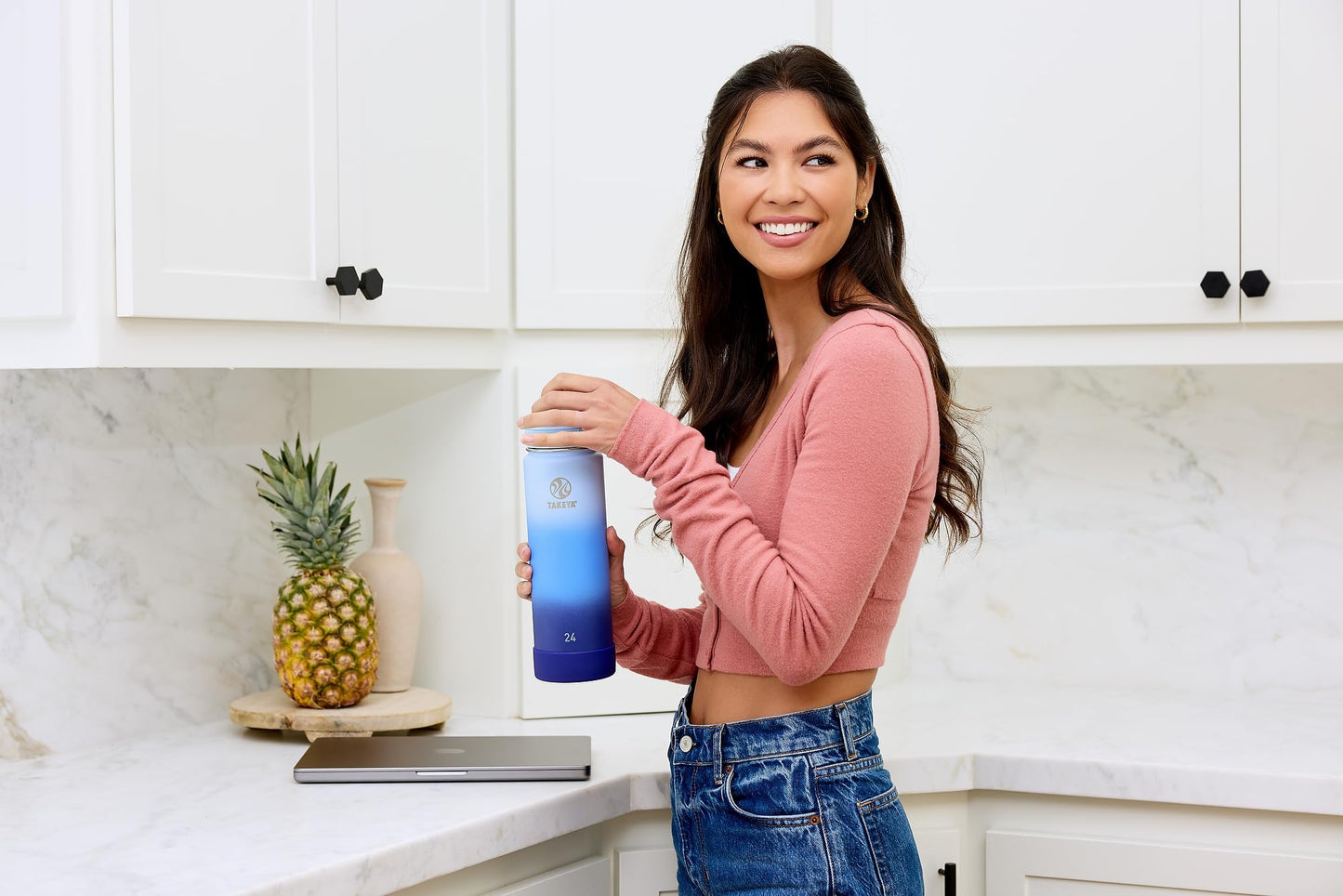 Takeya Actives Stainless Steel Water Bottle, Insulated Spout Lid, Keeps Drinks Cold 24 Hrs, Leakproof, Durable, Dishwasher Safe, Ideal for Gym, Travel, Fits Most Cup Holders, 24 oz/Ombre Pacific Blue
