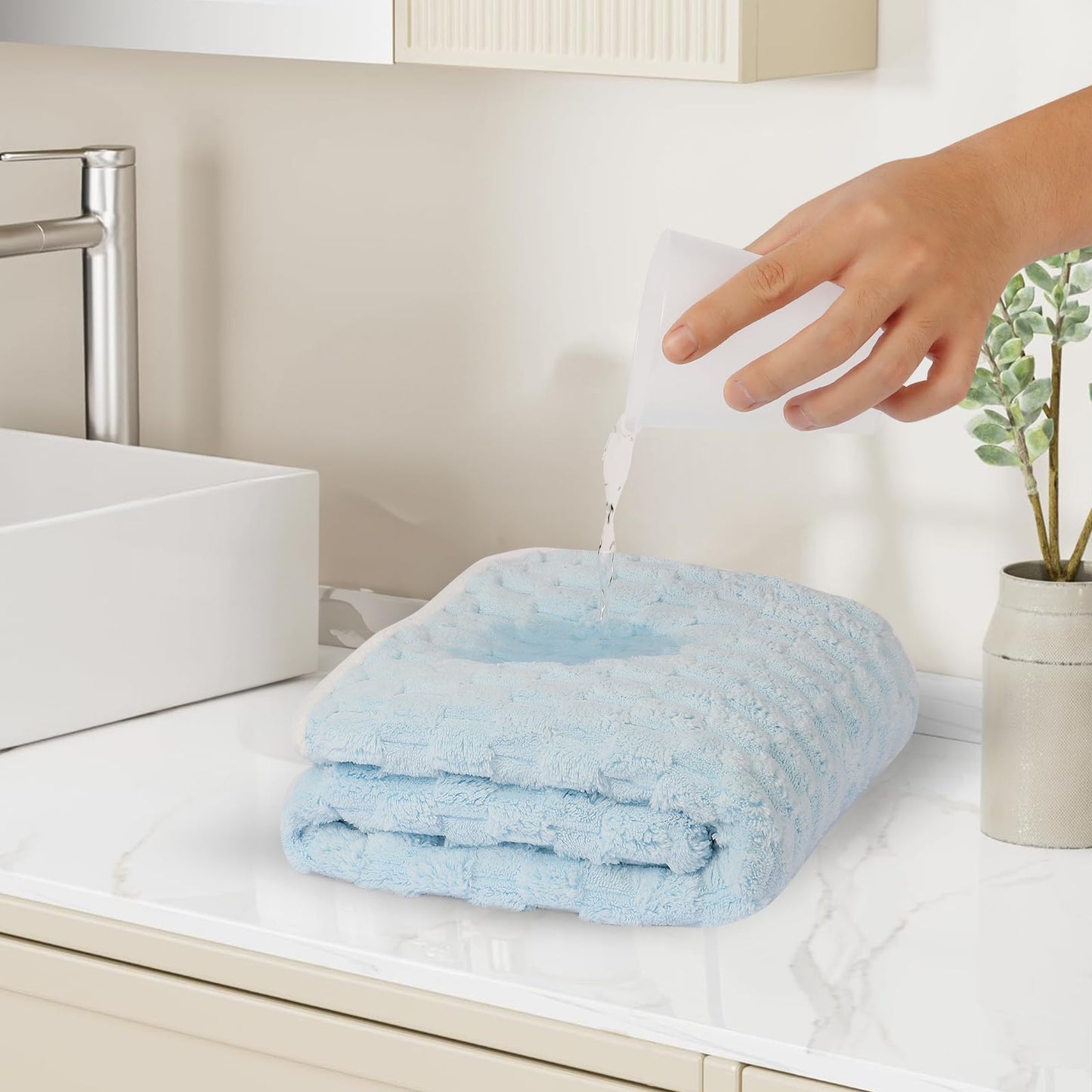 meishiqi 4 Pack Microfiber Bath Towels Large, Super Absorbent, Quick Dry, Plush and Fluffy, 27.5″ x 55″, Luxury Towel Set for Bathroom, Spa, Gym, Travel - Mixed Colors