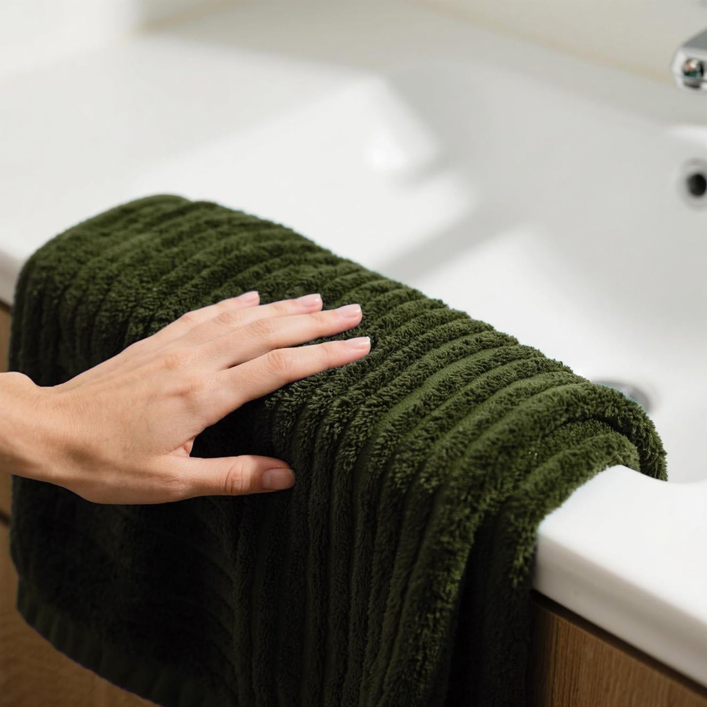 NALIVO 6-Piece Bath Towel Set(30"x60"), 2 Large Bath Towel Sheets, 2 Hand Towels and 2 Washcloths - Highly Absorbent Quick Dry Microfiber,Ultra Soft Towel Set for Bathroom (Olive Green)